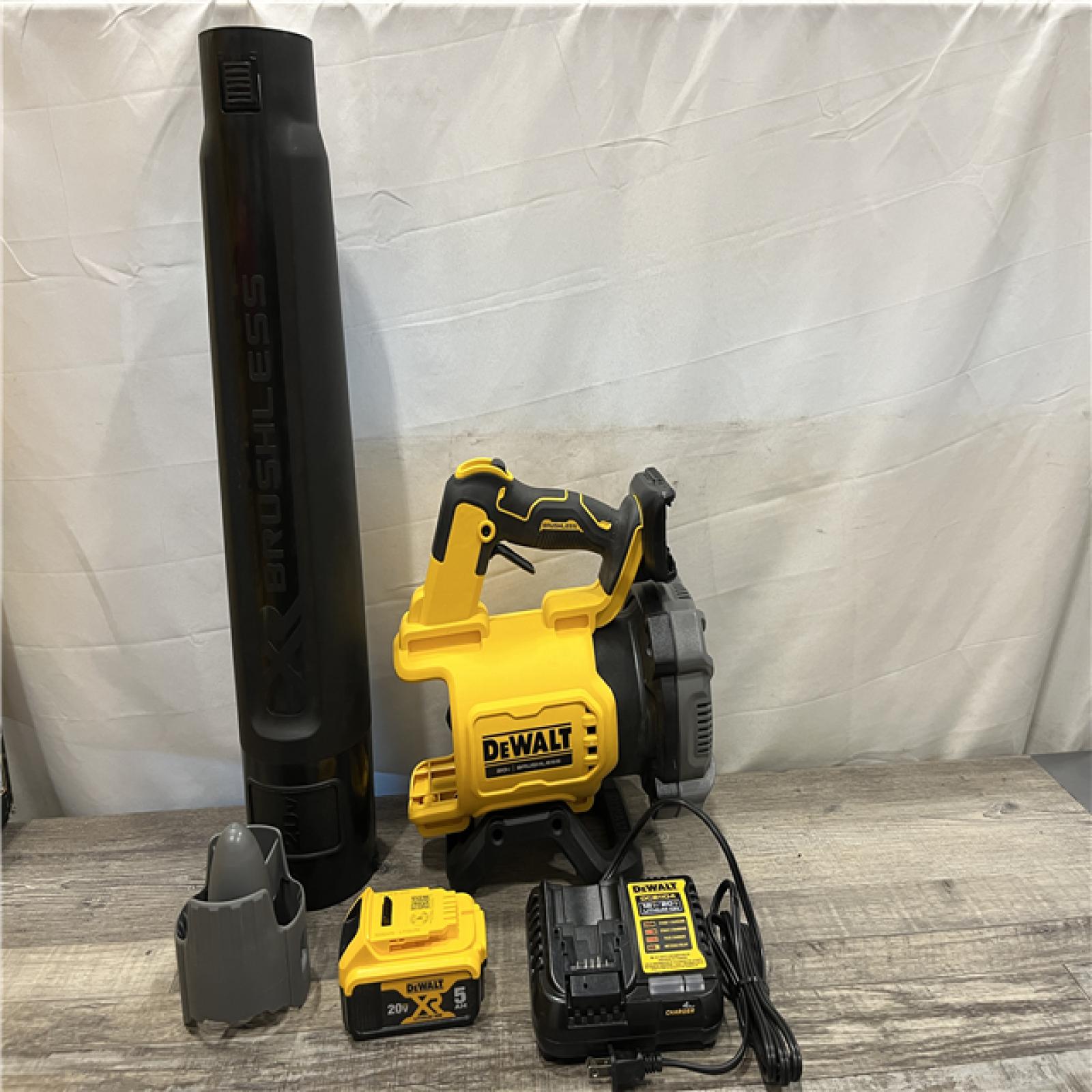 AS-IS DEWALT 20V MAX* XR Brushless Cordless Handheld Blower Kit