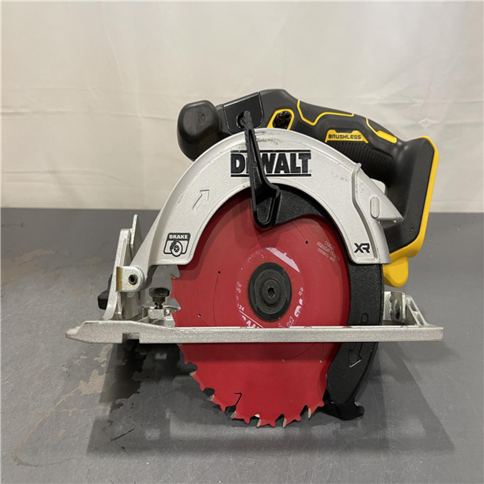 AS-IS - DeWALT 20V MAX Cordless Brushless 6-1/2 in. Sidewinder Style Circular Saw