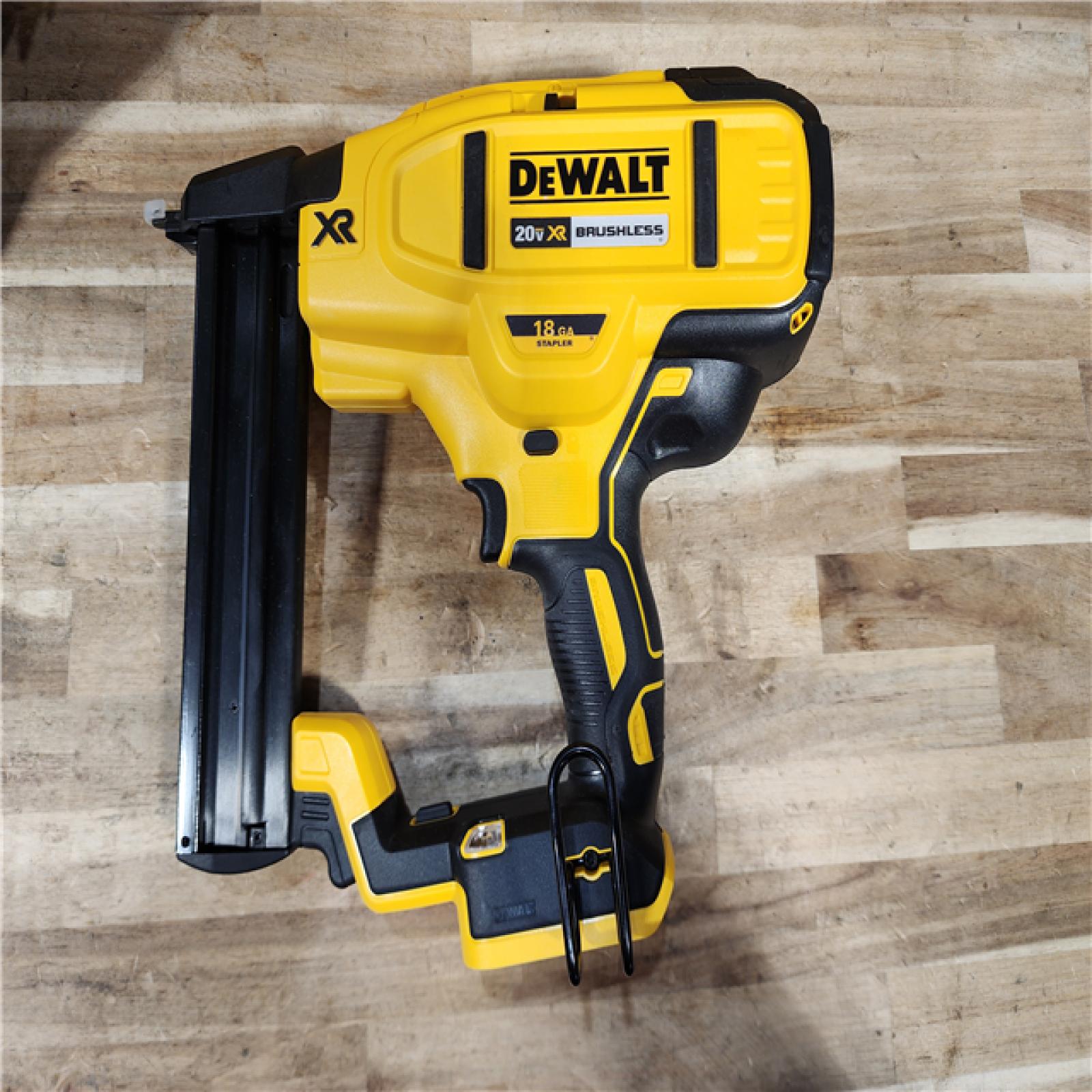 HOUSTON LOCATION - AS-IS DEWALT 20V MAX XR Lithium-Ion Cordless 18-Gauge Narrow Crown Stapler Kit