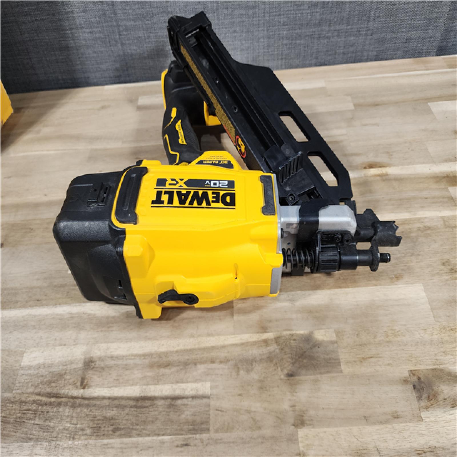 HOUSTON LOCATION - AS-IS DEWALT 20-Volt 30° Cordless Framing Nailer (Tool-Only)
