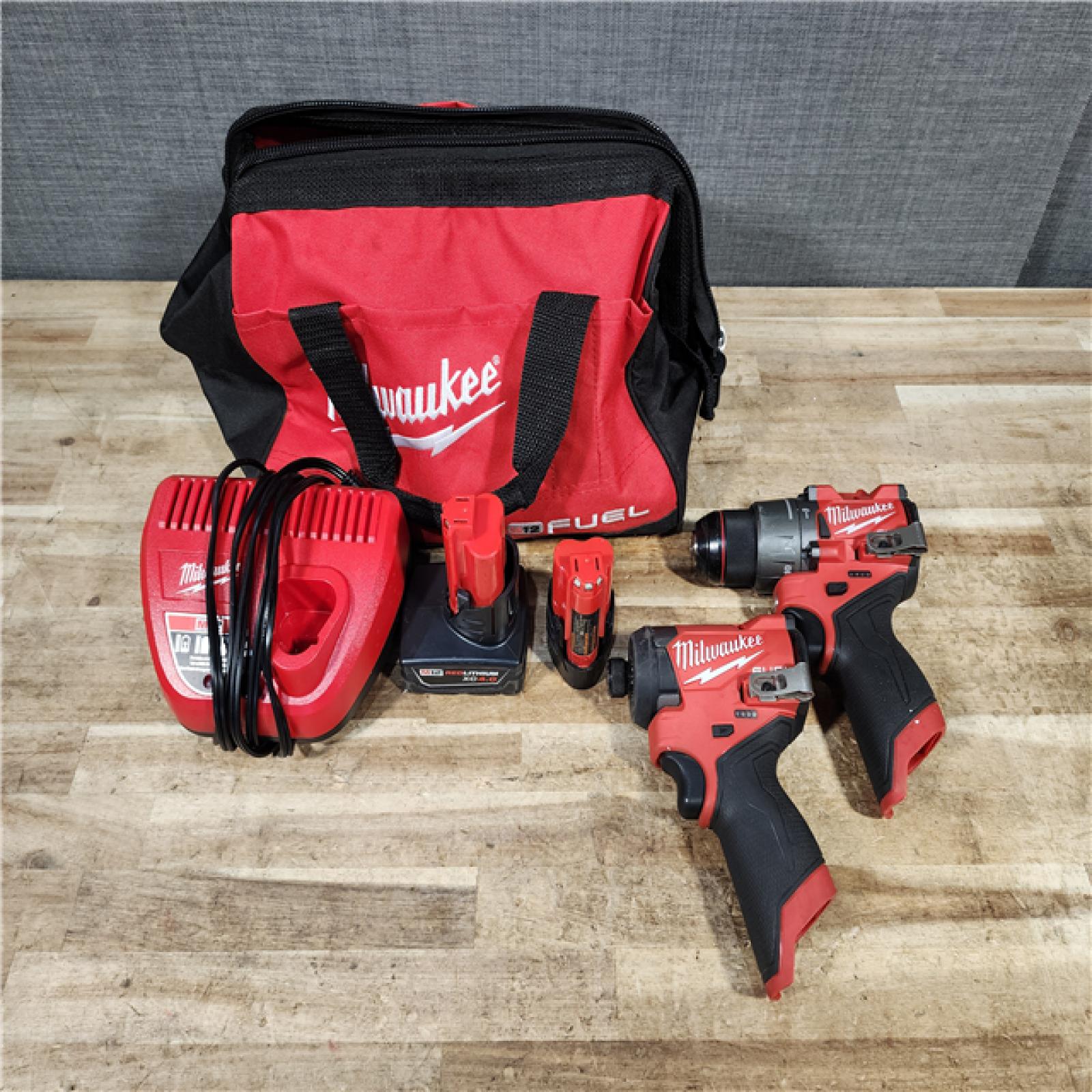 HOUSTON LOCATION - AS - IS Milwaukee 2 Tool Combo Kit W/ (2) Battery & Charger