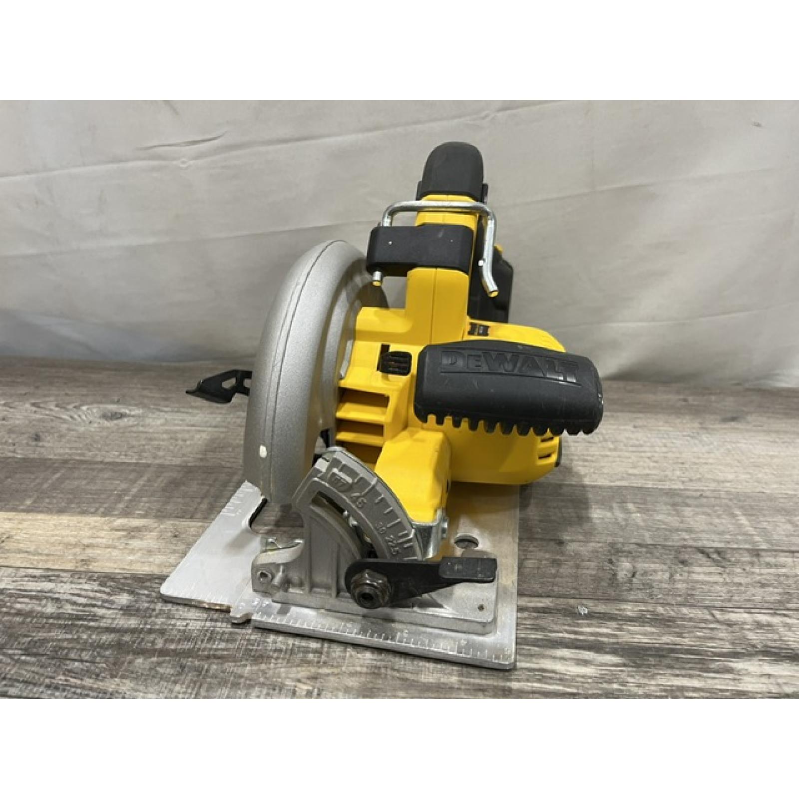 AS-IS DEWALT 20-Volt MAX 7-1/4 in. Cordless Circular Saw (Tool Only)