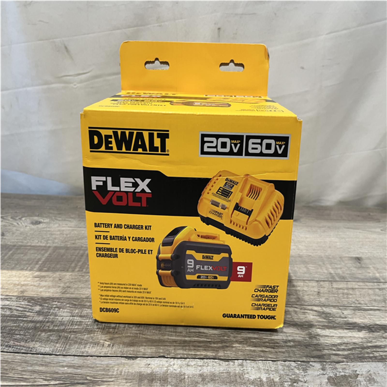 NEW - DEWALT 20V/60V MAX FLEXVOLT Lithium-Ion 9.0Ah Battery and Charger Starter Kit