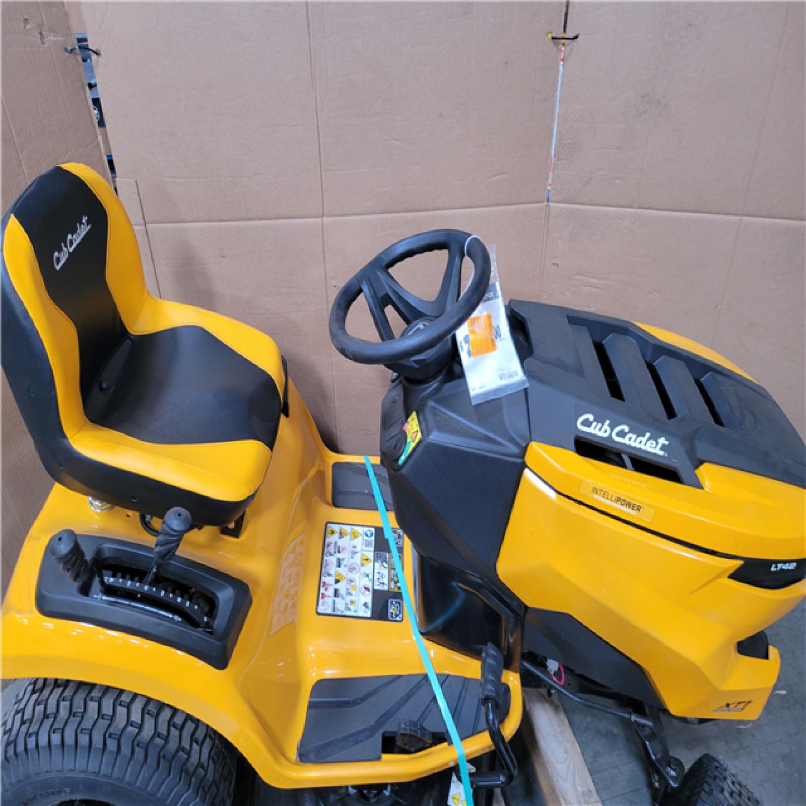 CALIFORNIA AS-IS CUB CADET XT1 ENDURO SERIES SIT DOWN RIDING LAWN MOWER