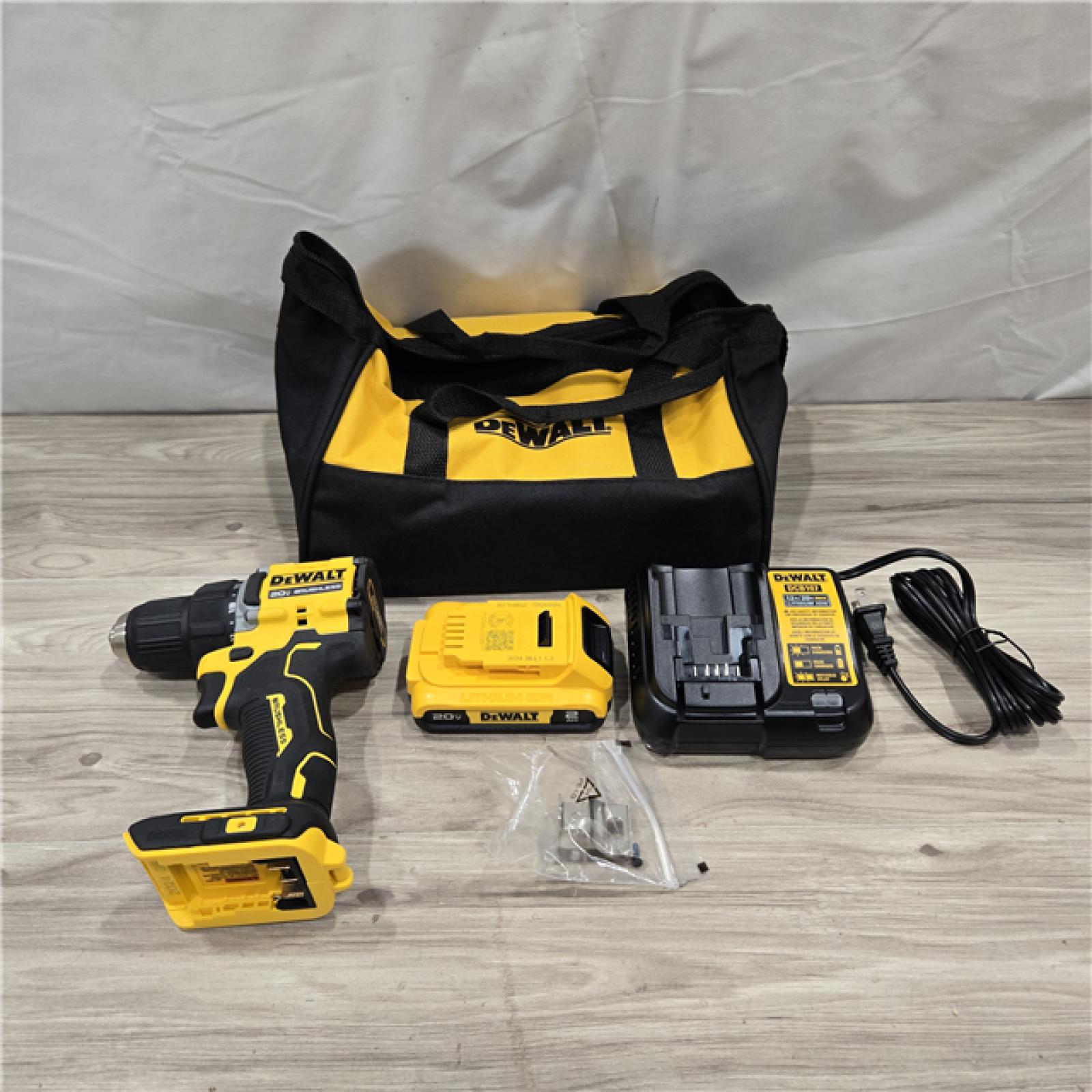 AS-IS DEWALT ATOMIC COMPACT SERIES 20V MAX* Cordless 1/2 Drill/Driver Kit