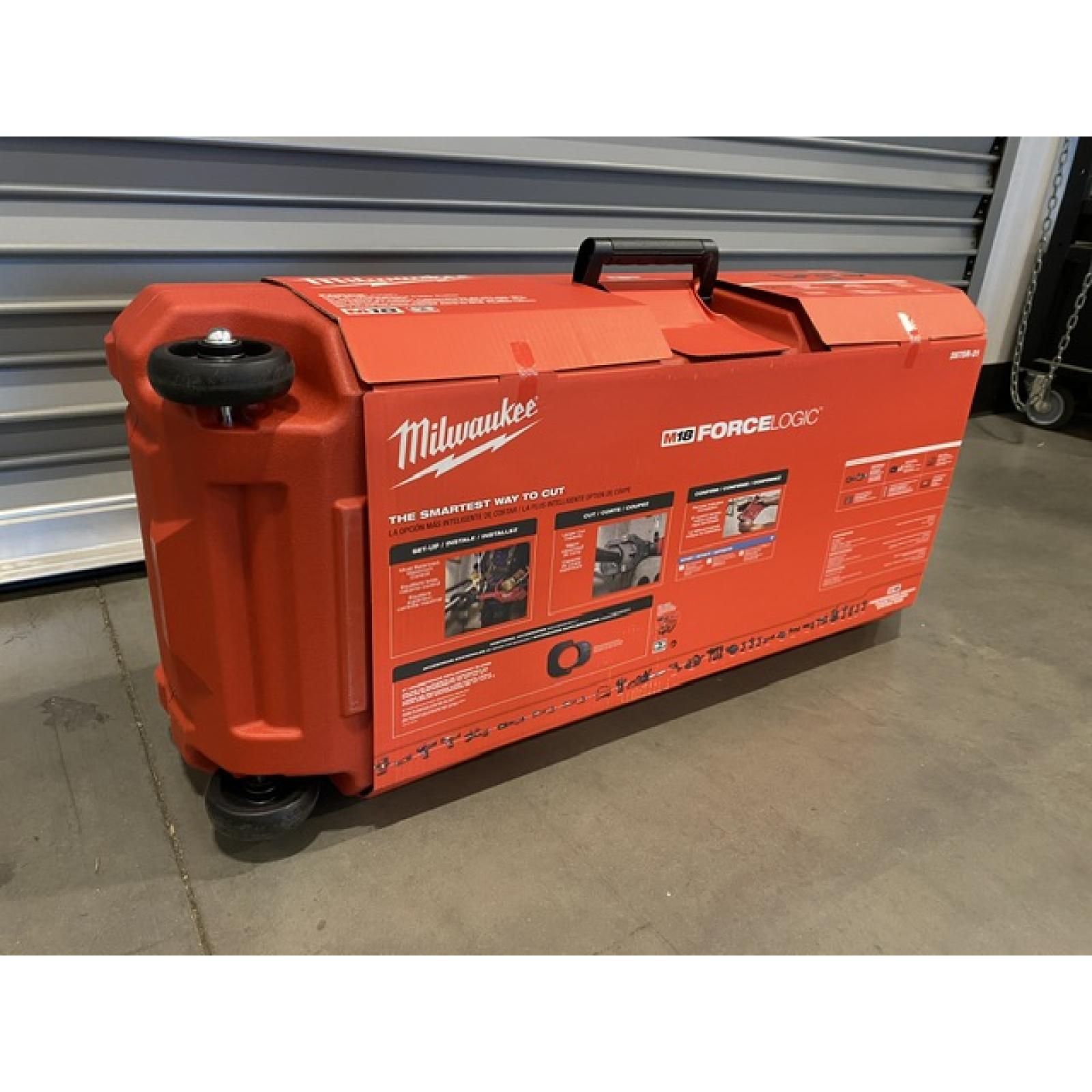 NEW - Milwaukee 18V Lithium-Ion Brushless Cordless FORCE LOGIC 5 in. Underground Cable Cutter w/Wireless Remote