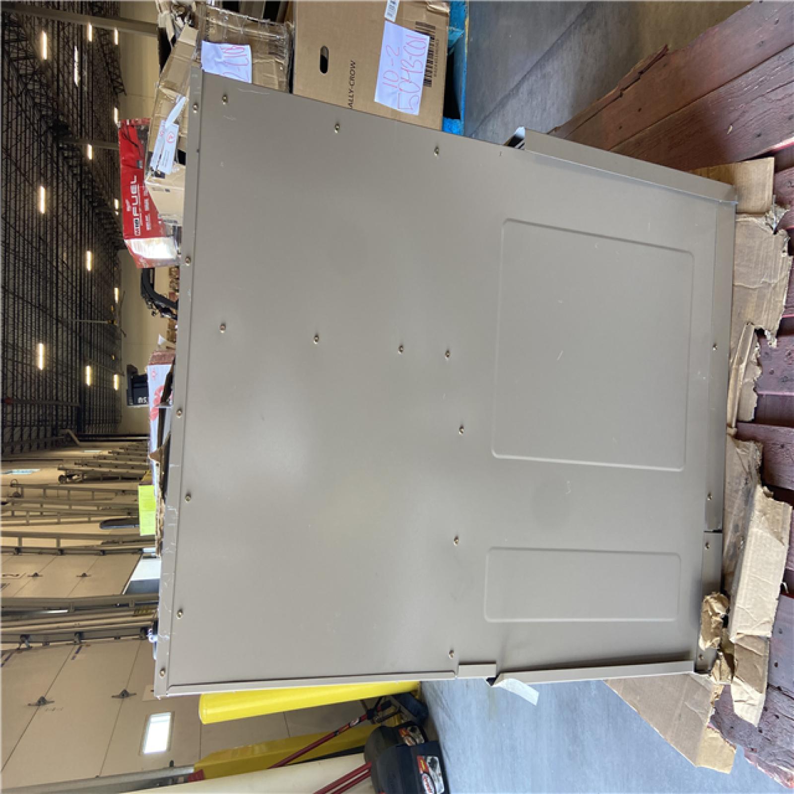 DALLAS LOCATION - MAGIC PAK PACKAGED VERTICAL UNIT 48K HEAT/ 18K COOL HWC8N4812P18A