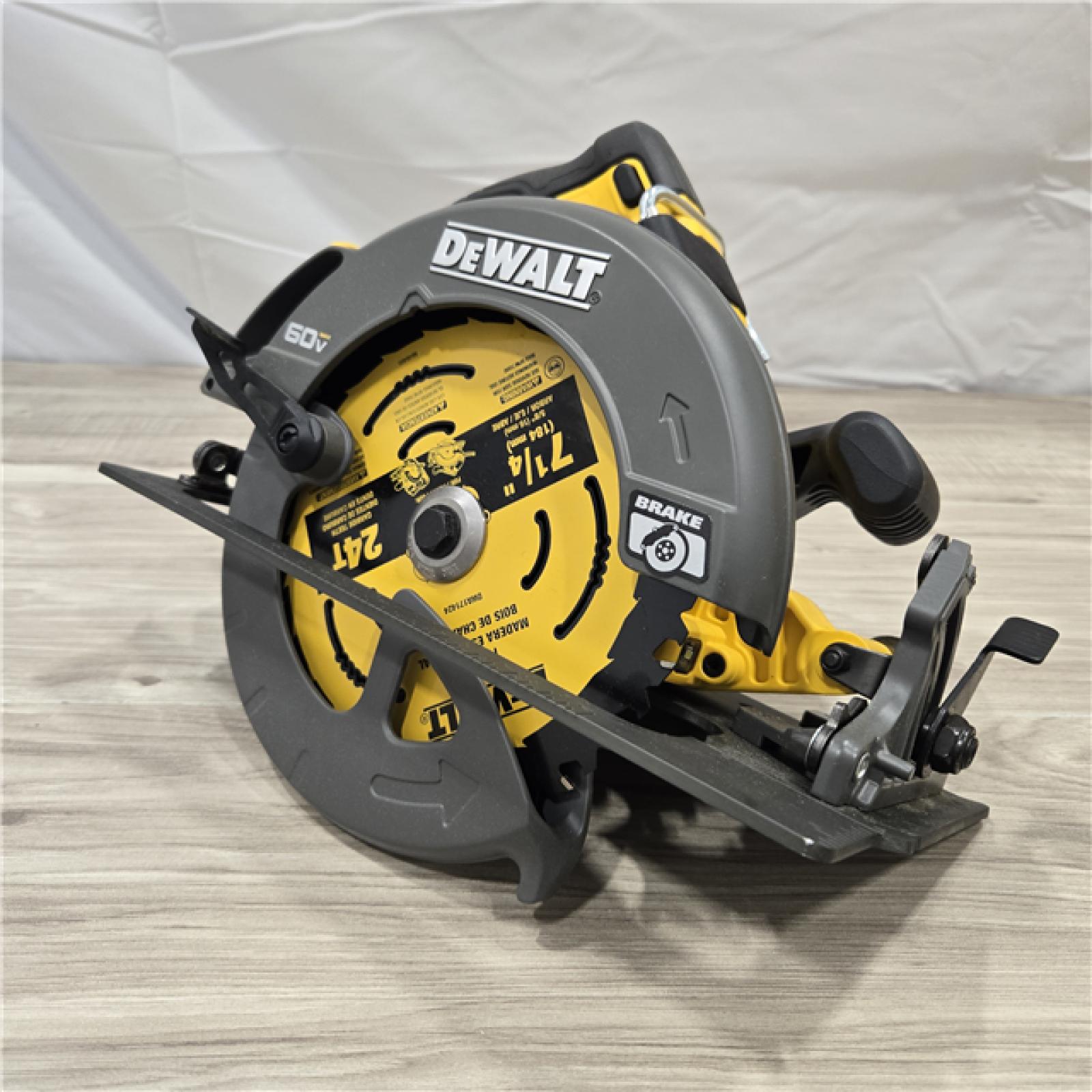 LIKE NEW! - DeWALT Flexvolt Max 7-1/4  60V Brushless Circular Saw