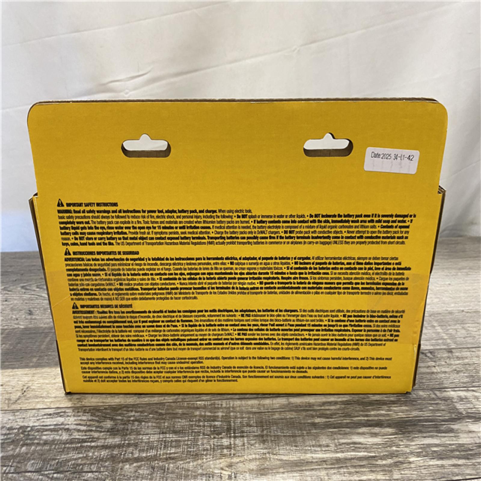 NEW - DEWALT 20V MAX Lithium-Ion Battery Kit with 5.0Ah and 2.0Ah Battery and Charger