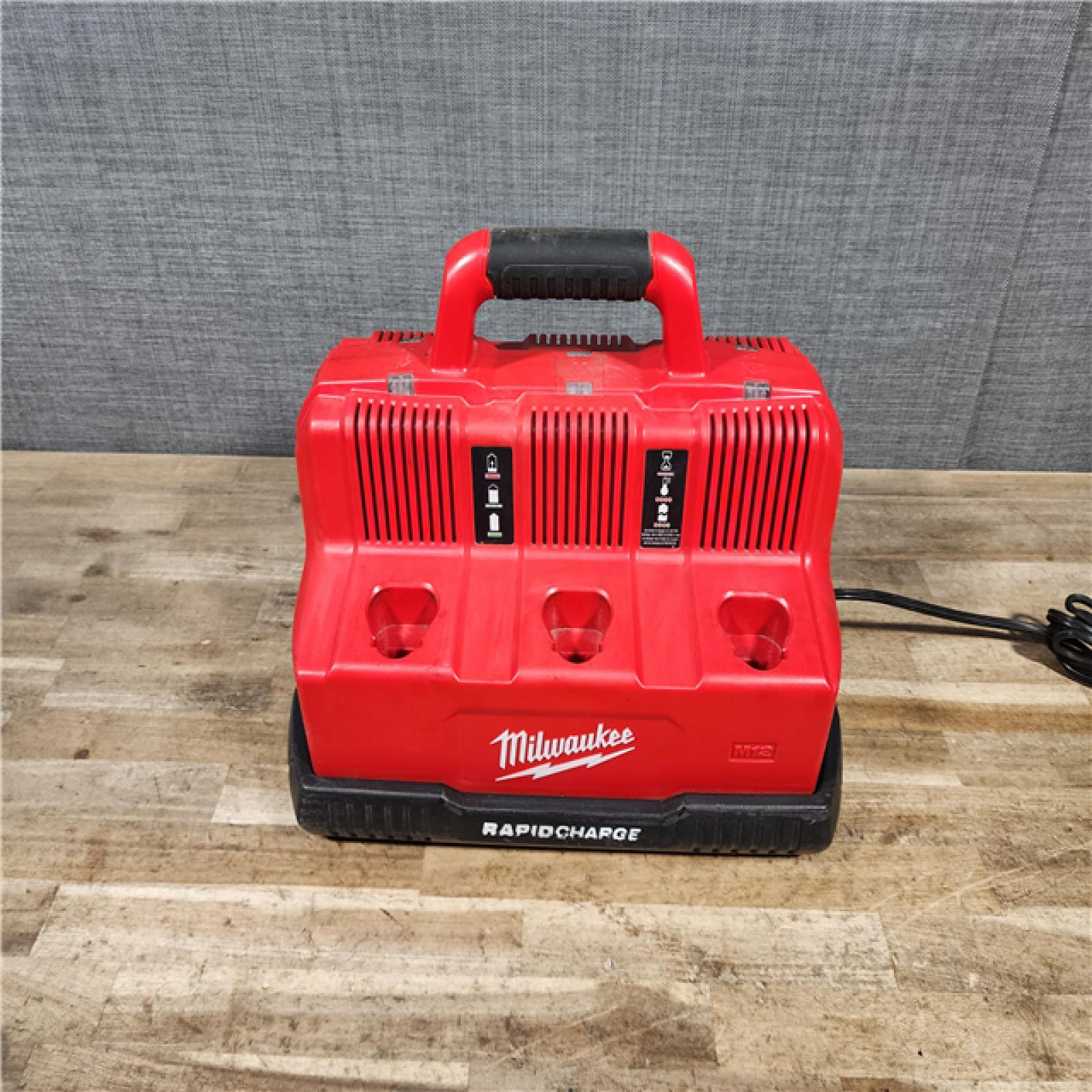 HOUSTON LOCATION - AS-IS Milwaukee 12-Volt/18-Volt Lithium-Ion Multi-Voltage 6-Port Sequential Rapid Battery Charger