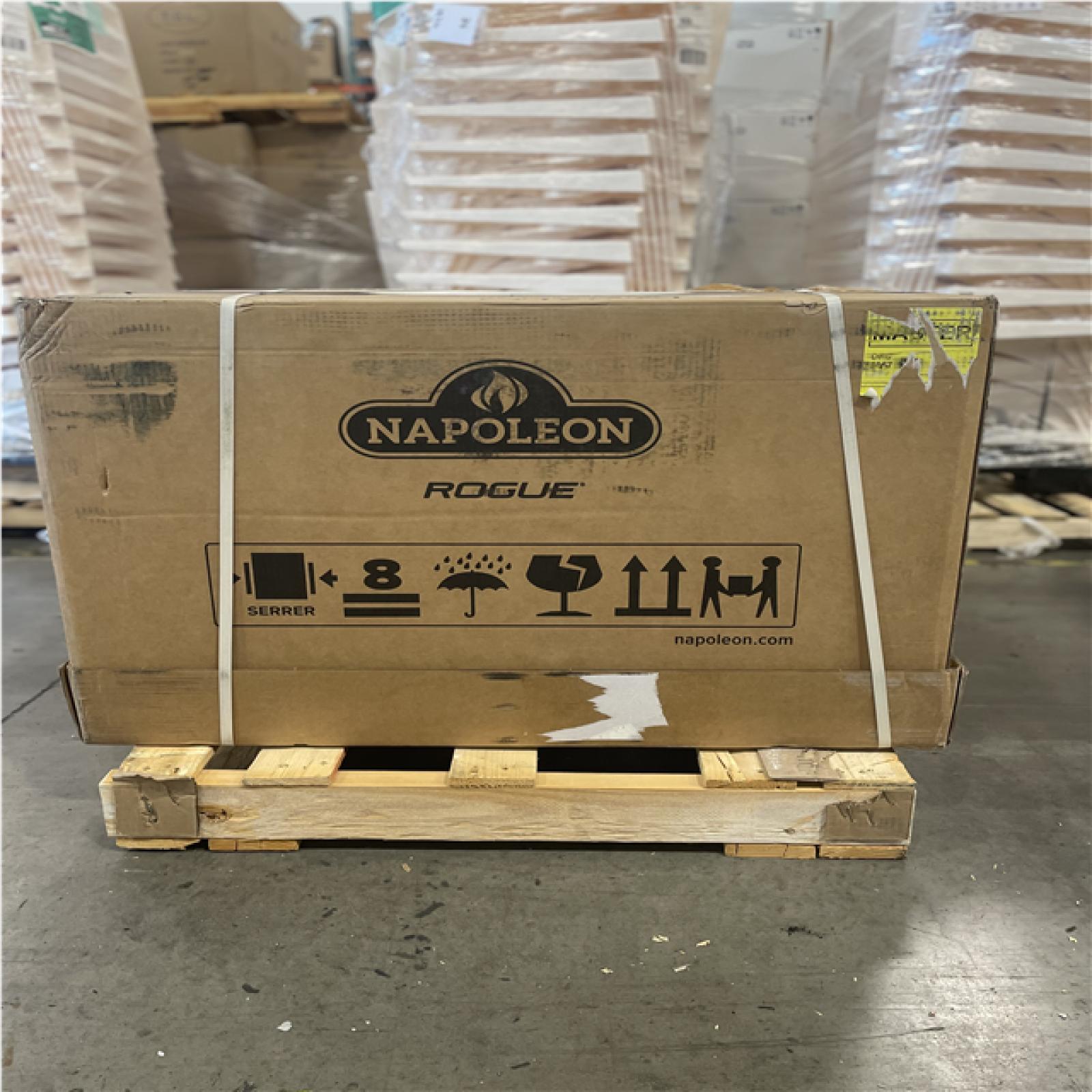 DALLAS LOCATION- AS-IS NAPOLEON Rogue PRO 525 4-Burner Propane Gas Grill