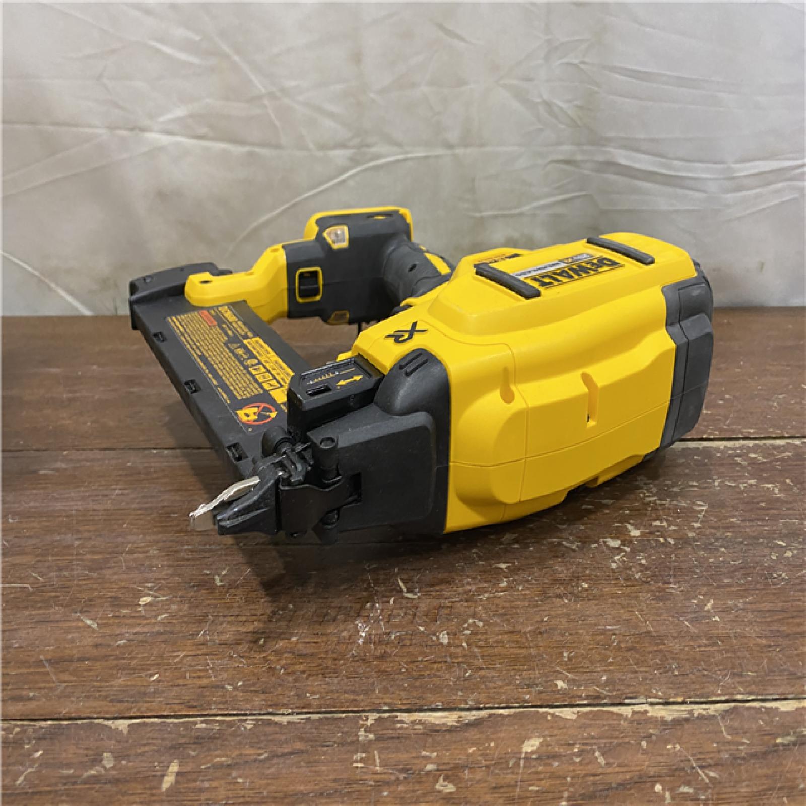 AS-IS DEWALT 20V MAX XR 18 Gauge Brad Nailer Kit