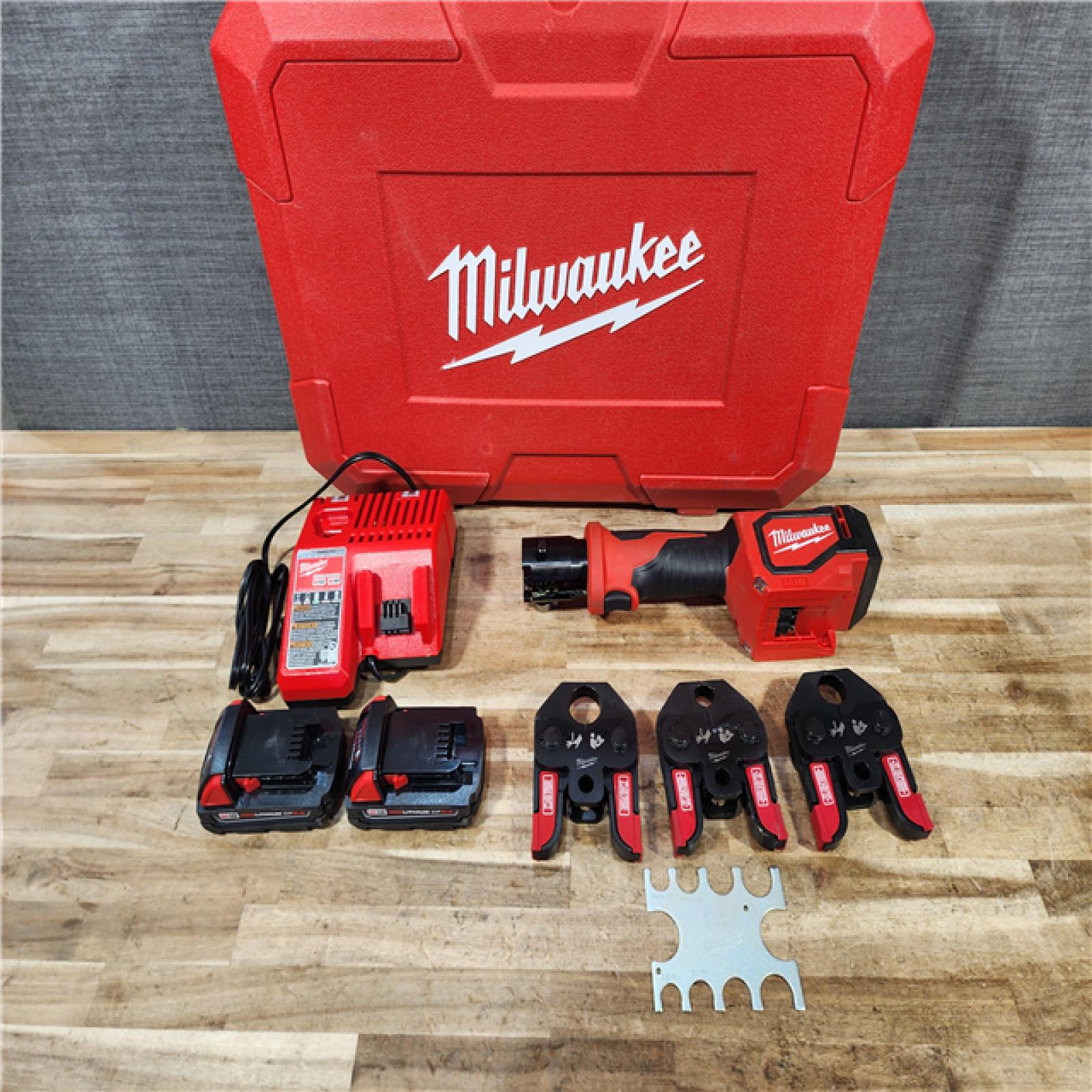 HOUSTON LOCATION - AS - IS Milwaukee 18V Lithium-Ion Cordless Short Throw Press Tool with 3 PEX Crimp Jaws Kit
