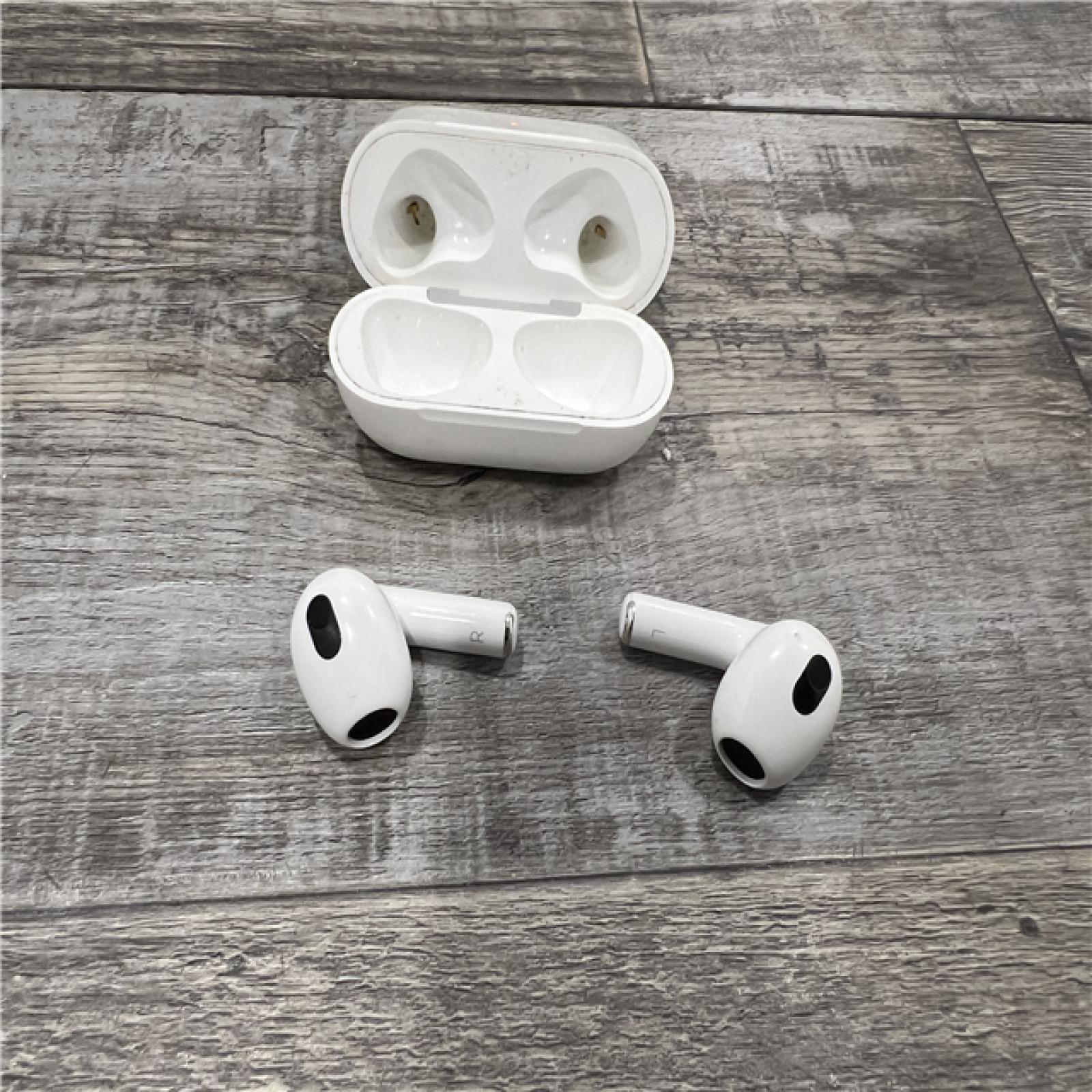 AS-IS Apple - AirPods (3rd generation) with Lightning Charging Case - White