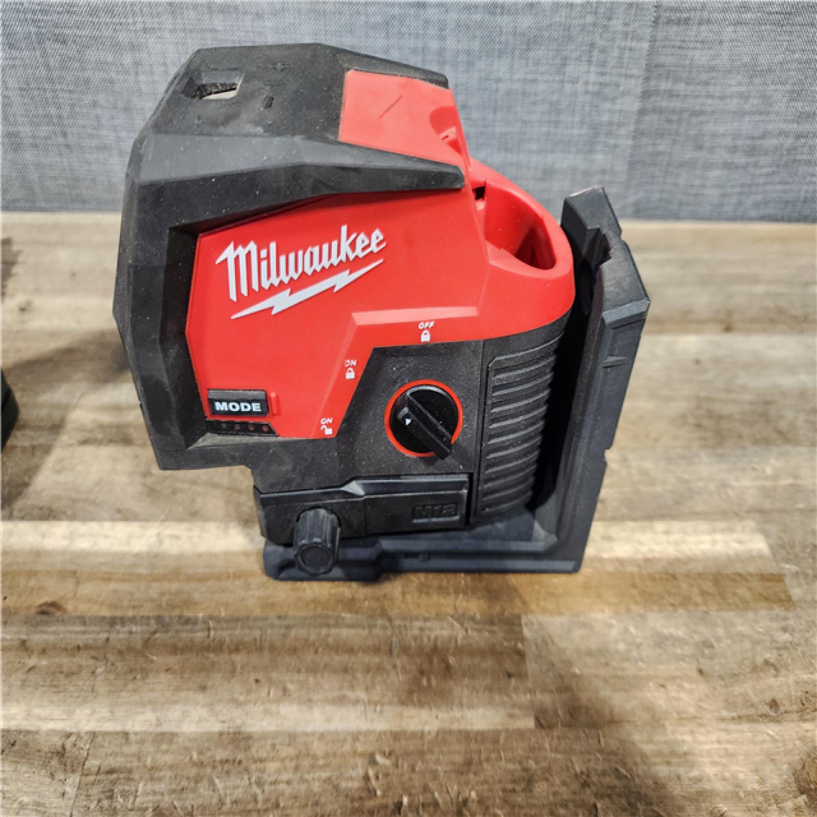 HOUSTON LOCATION - AS-IS Milwaukee Green 125 Ft. Cross Line and Plumb Points Laser Level Kit