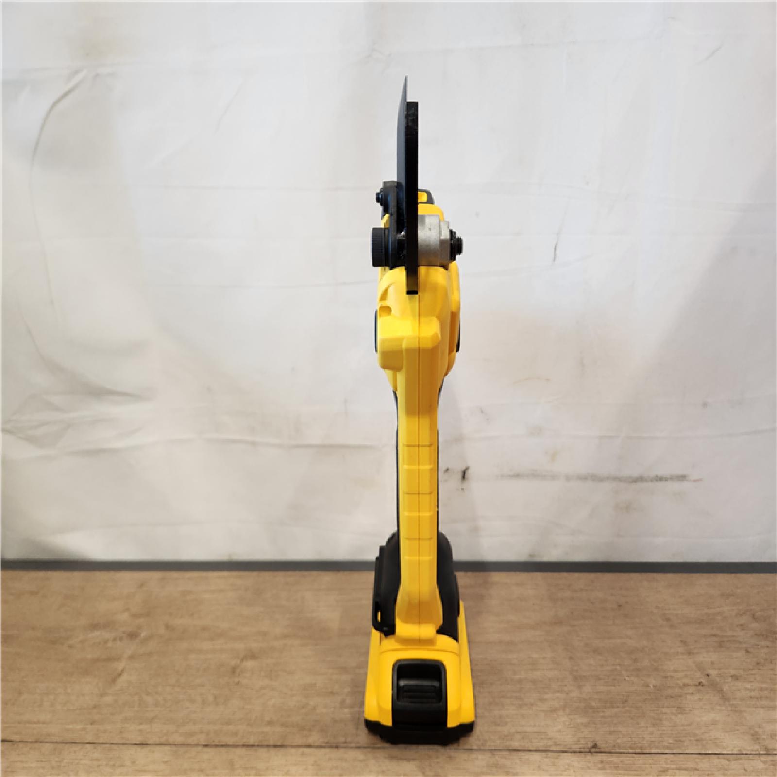 AS-IS- DeWalt 20V MAX Steel Cordless Pruner