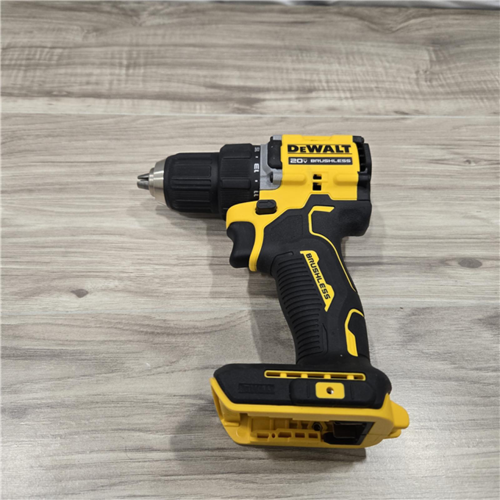LIKE NEW! - DEWALT ATOMIC COMPACT SERIES 20V MAX* Cordless Drill/Driver Kit