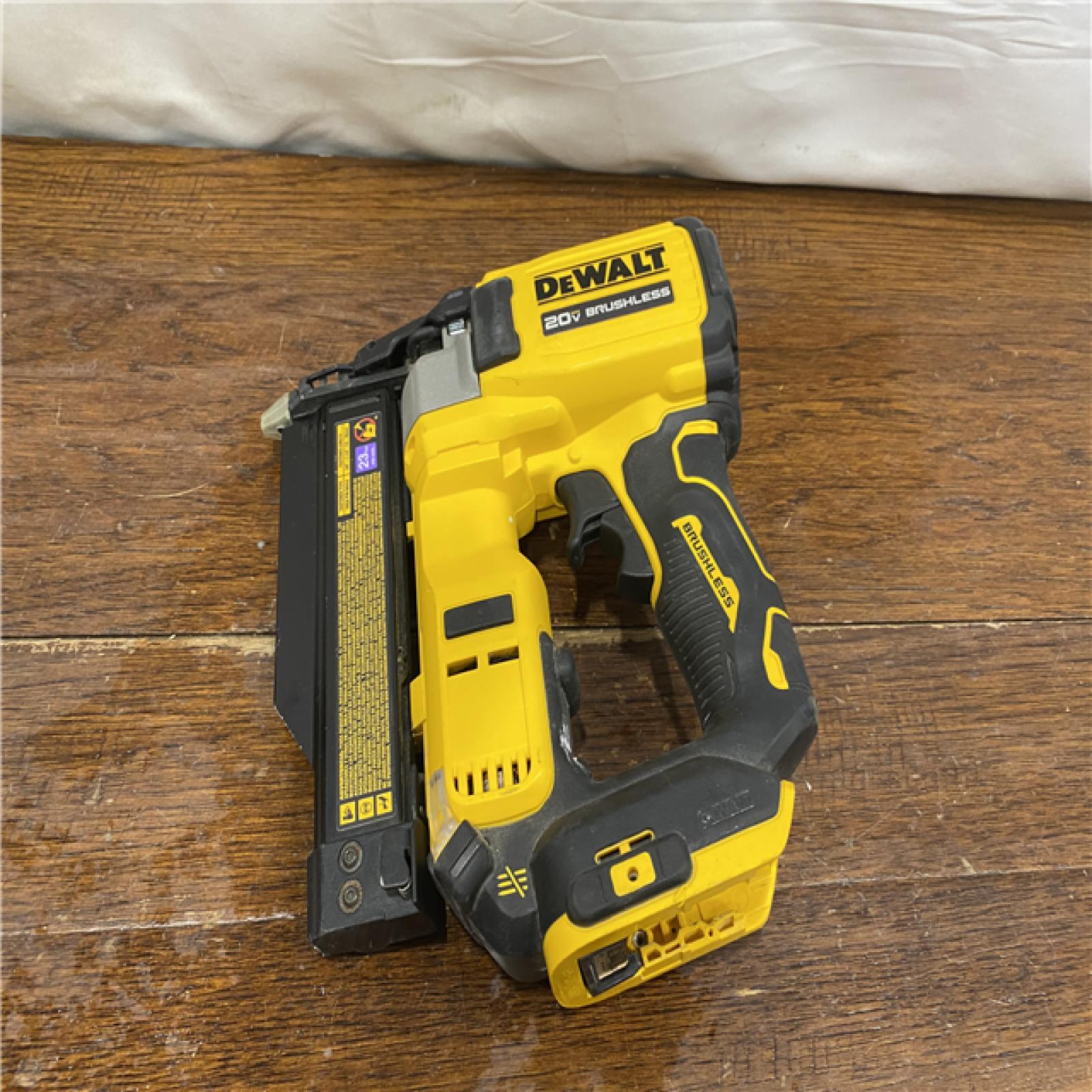 AS-IS DEWALT ATOMIC 20V MAX Lithium Ion Cordless 23 Gauge Pin Nailer Kit with 3.0Ah Battery and Charger