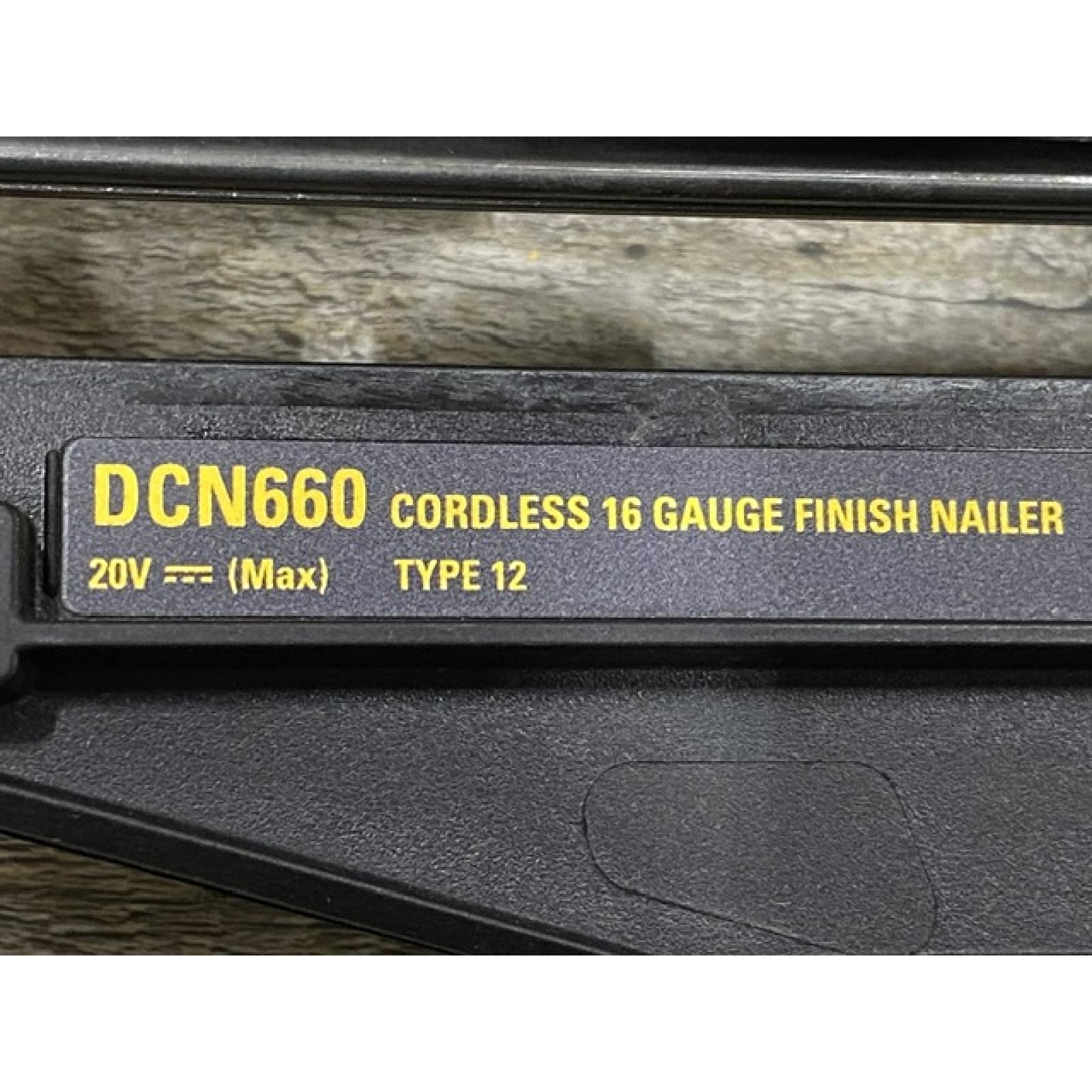 AS-IS DEWALT 20V MAX XR 16-Gauge Electric Cordless Angled Finishing Nailer Kit