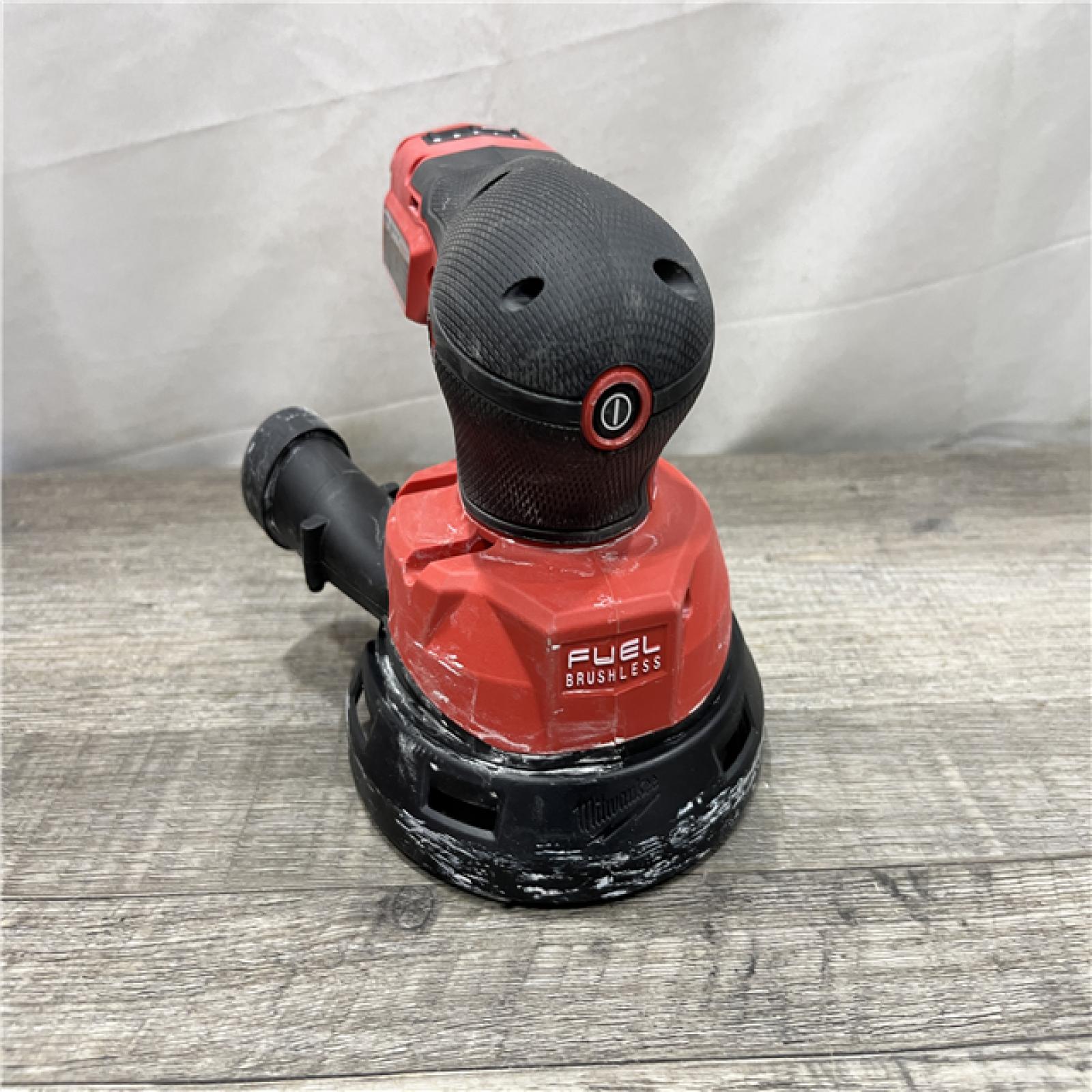AS-IS Milwaukee 18V Lithium-Ion Brushless Cordless FUEL 5 in. Random Orbit Sander (Tool-Only)