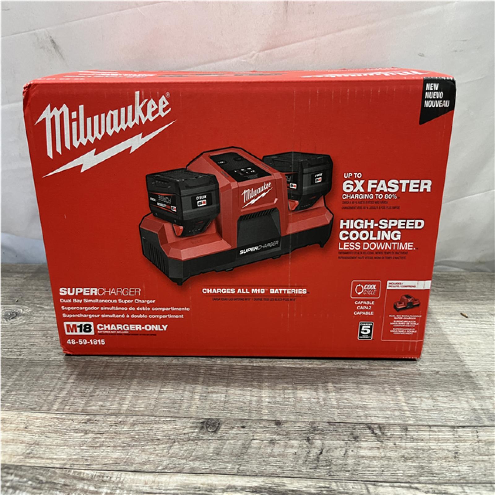 NEW - Milwaukee 18V Dual Bay Simultaneous Super Charger (Tool-Only)