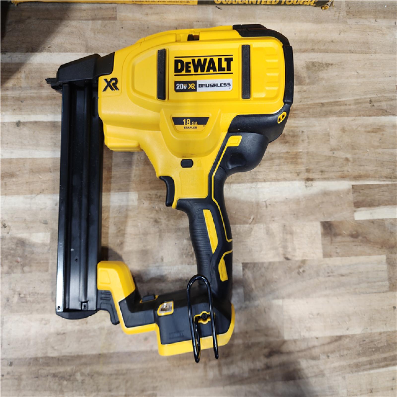 HOUSTON LOCATION - AS-IS DEWALT 20V MAX XR Lithium-Ion Cordless 18-Gauge Narrow Crown Stapler Kit