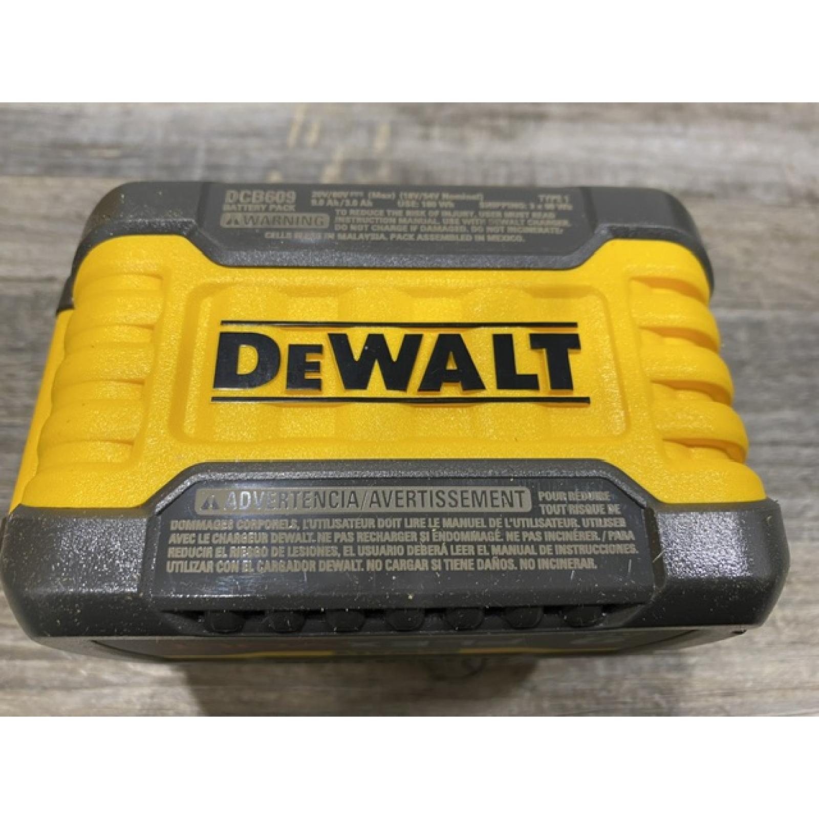 AS-IS DEWALT 20V/60V MAX FLEXVOLT Lithium-Ion 9.0Ah Battery and Charger Starter Kit