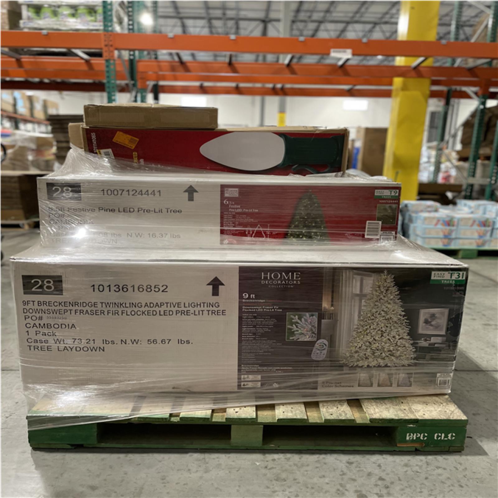 DALLAS LOCATION - AS-IS CHRISTMAS TREES & DECORATION PALLET