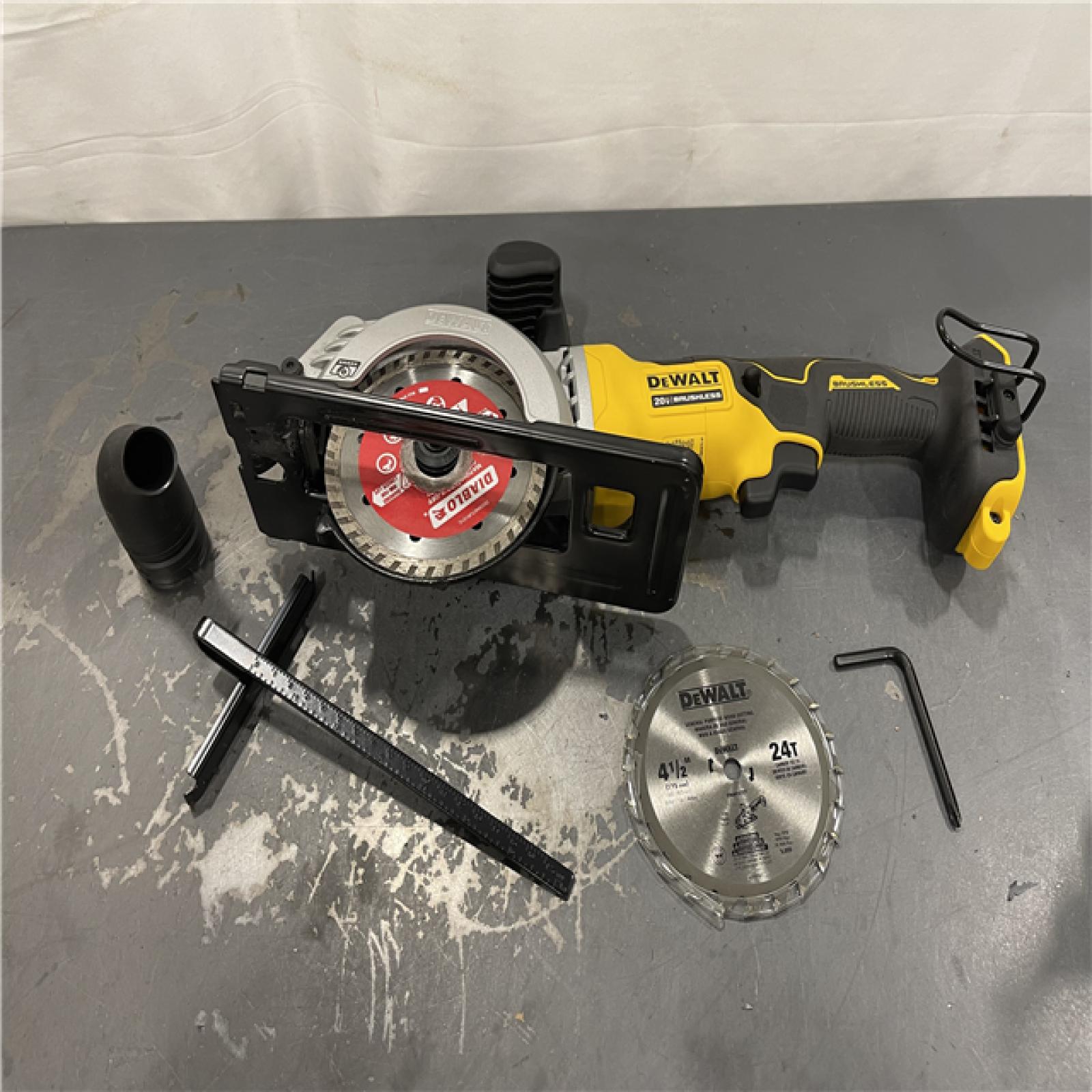 AS-IS - DEWALT ATOMIC 20V MAX Cordless Brushless 4-1/2 in. Circular Saw