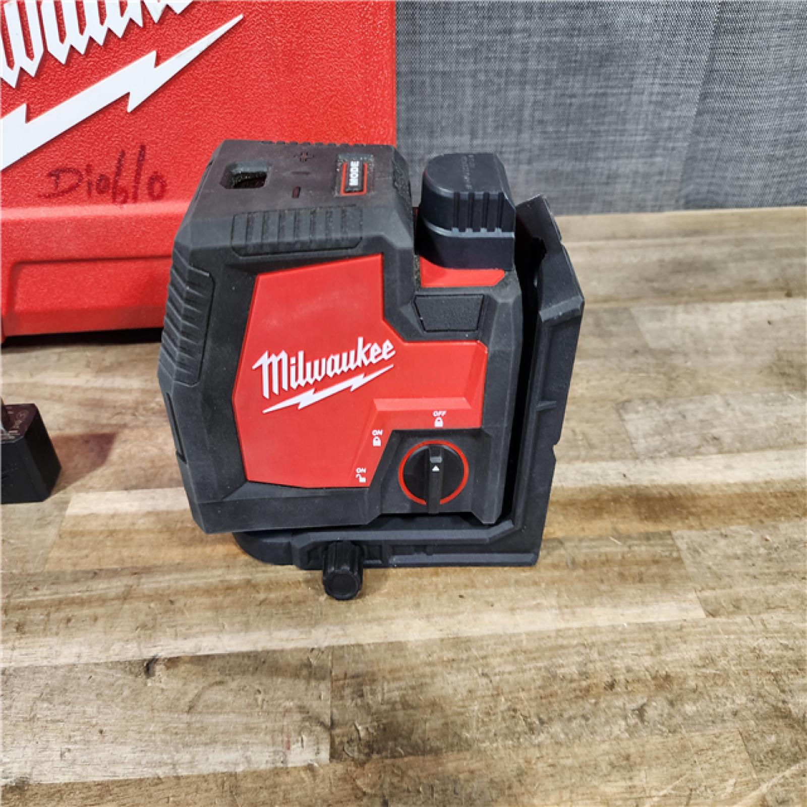 HOUSTON LOCATION - AS-IS Milwaukee Green 100 ft. Cross Line and Plumb Points Rechargeable Laser Level