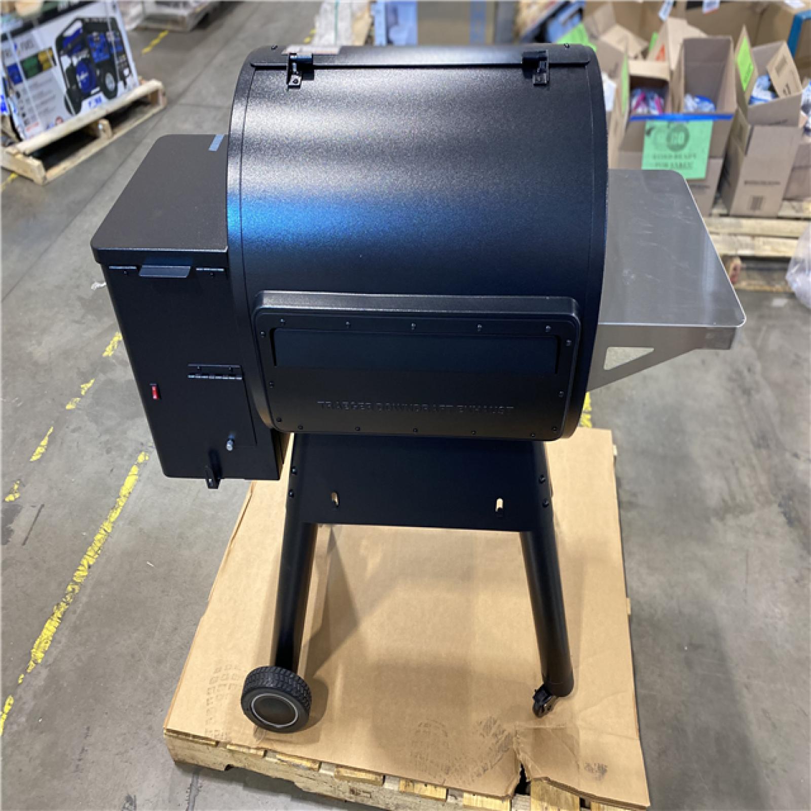 DALLAS LOCATION - Traeger Ironwood 650 Wifi Pellet Grill and Smoker in Black