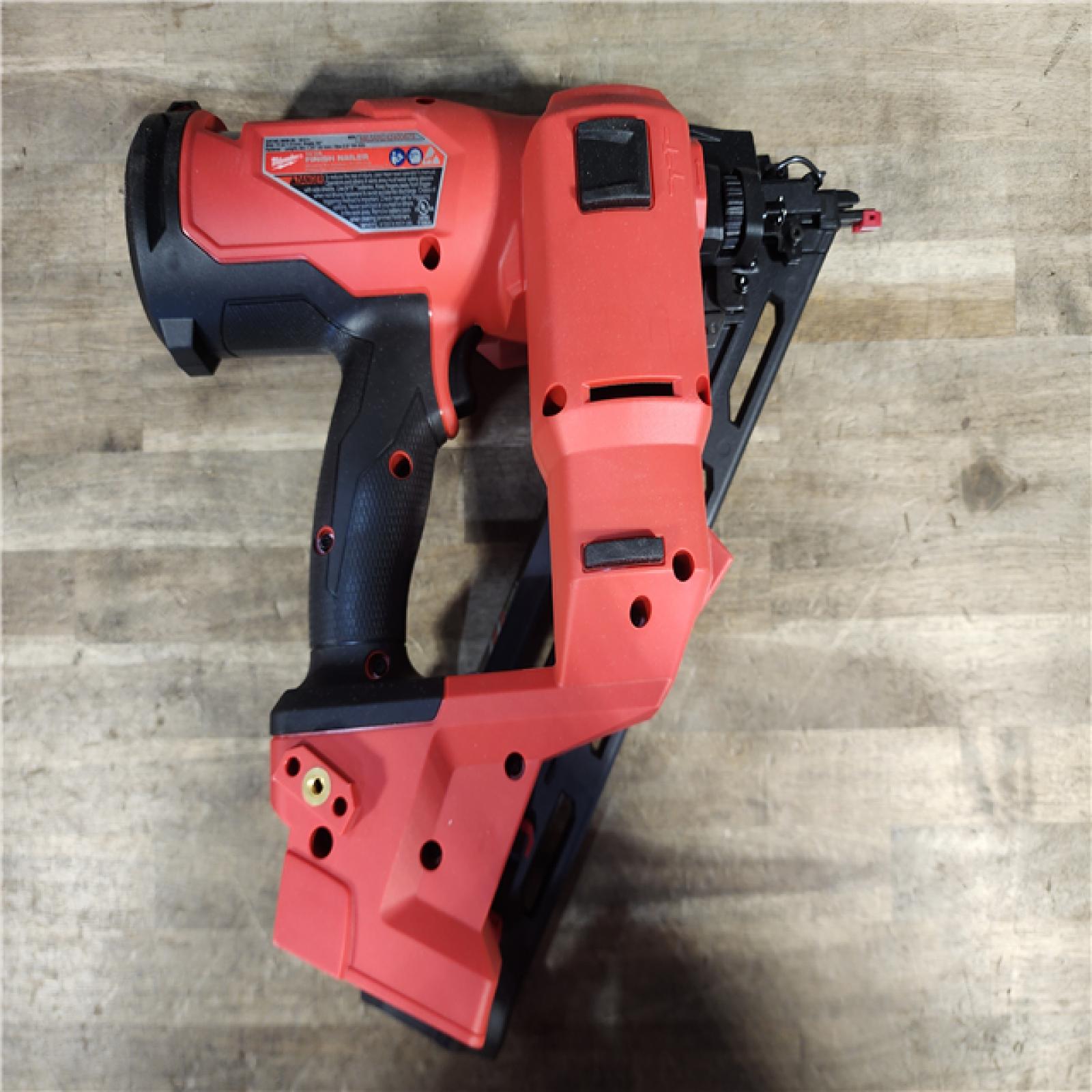HOUSTON LOCATION - AS-IS Milwaukee 2839-20 M18 FUEL 15 Ga. 18 Volt Brushless Angled Finish Nailer (TOOL ONLY)
