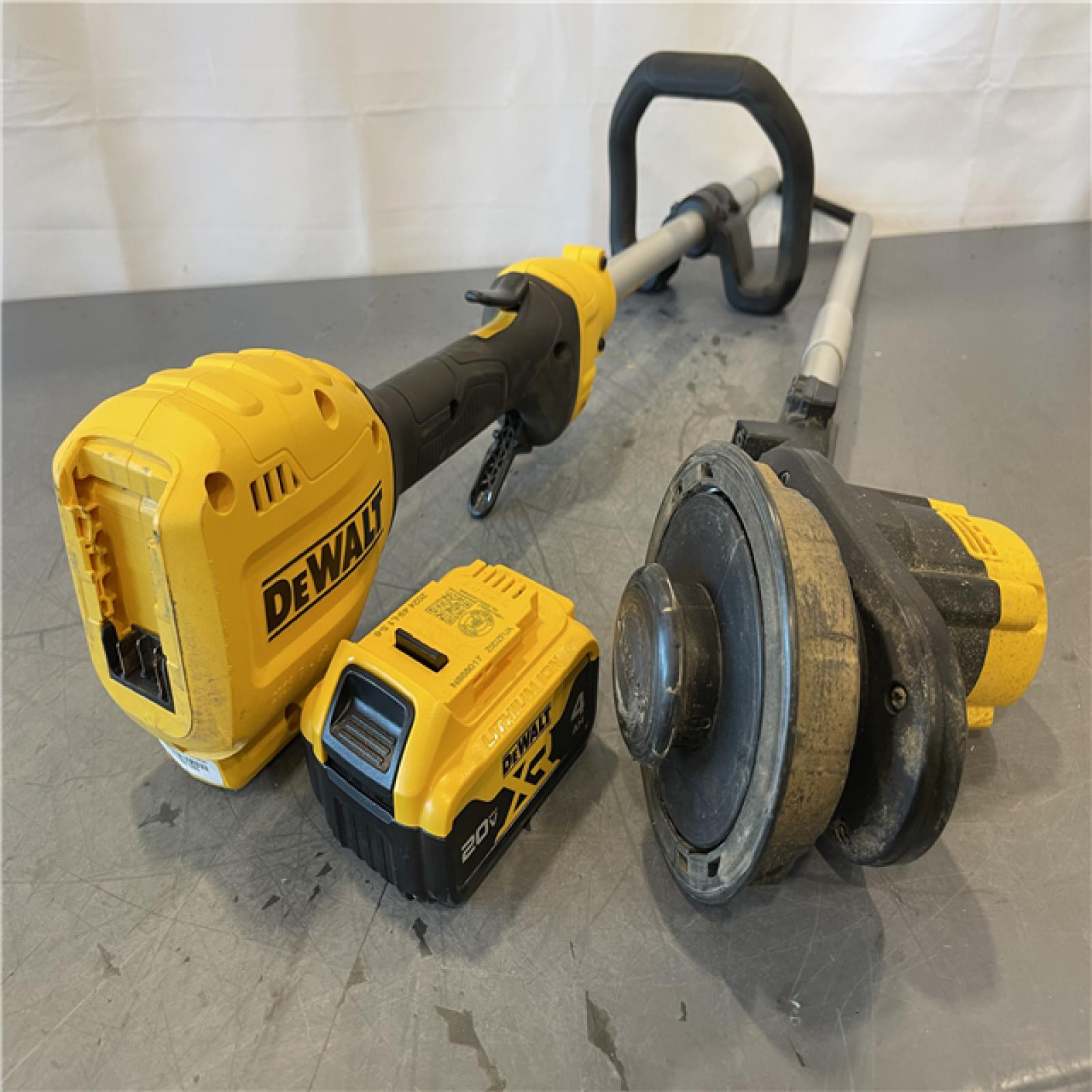 AS-IS - DeWalt 20V MAX 13 in. Cordless Battery Powered String Trimmer Kit