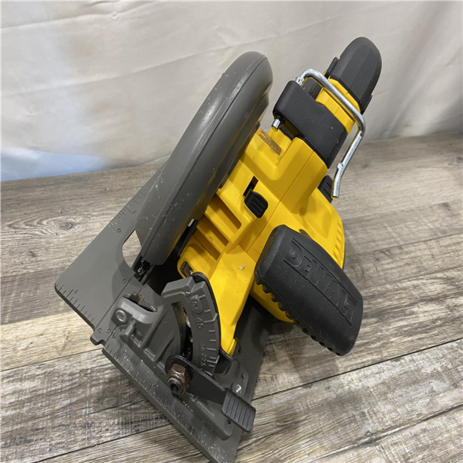 AS-IS DEWALT FLEXVOLT 60V MAX Cordless Brushless 7-1/4 in. Circular Saw with Brake (Tool Only)