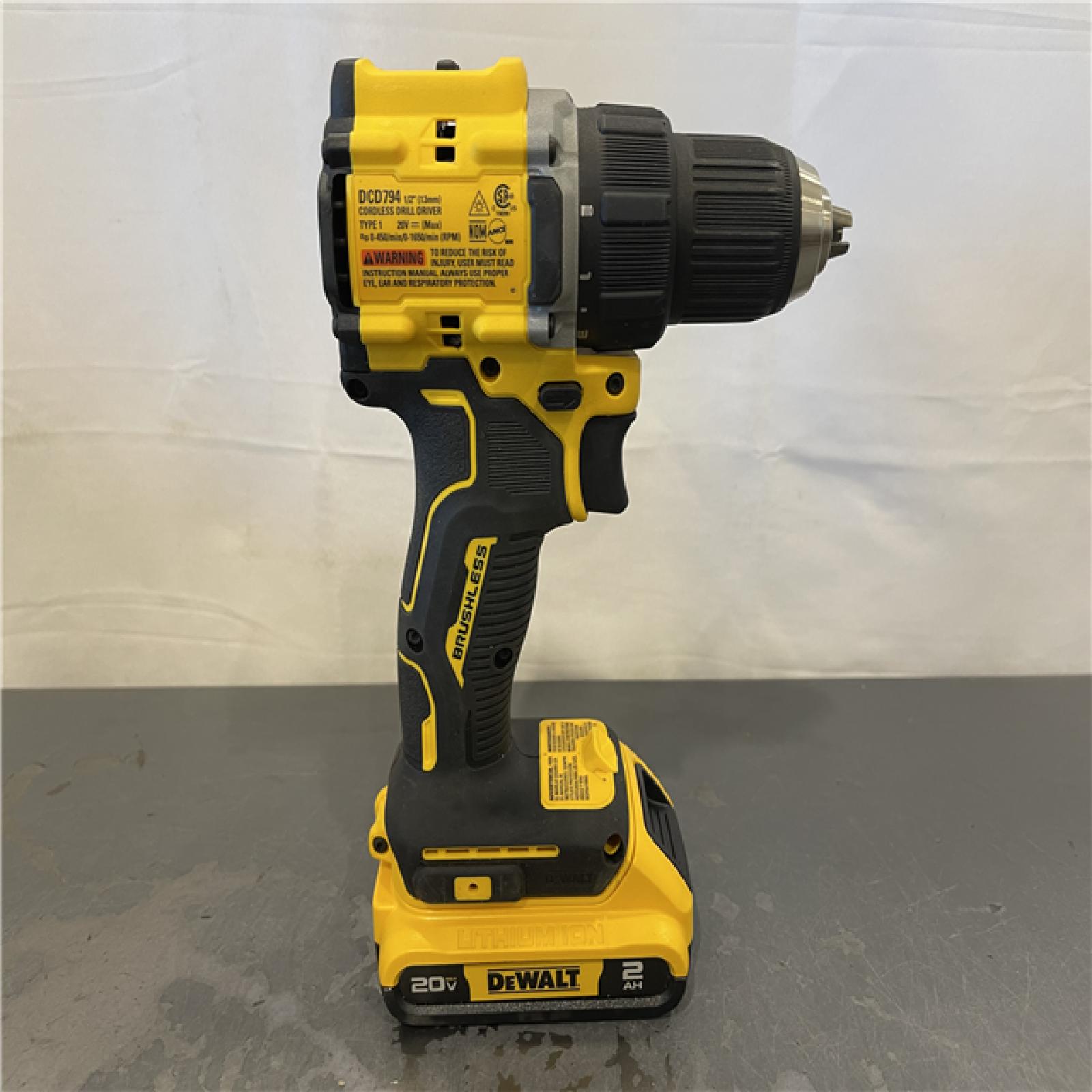 AS-IS - DEWALT ATOMIC COMPACT SERIES 20V MAX* Brushless Cordless 1/2 Drill/Driver Kit