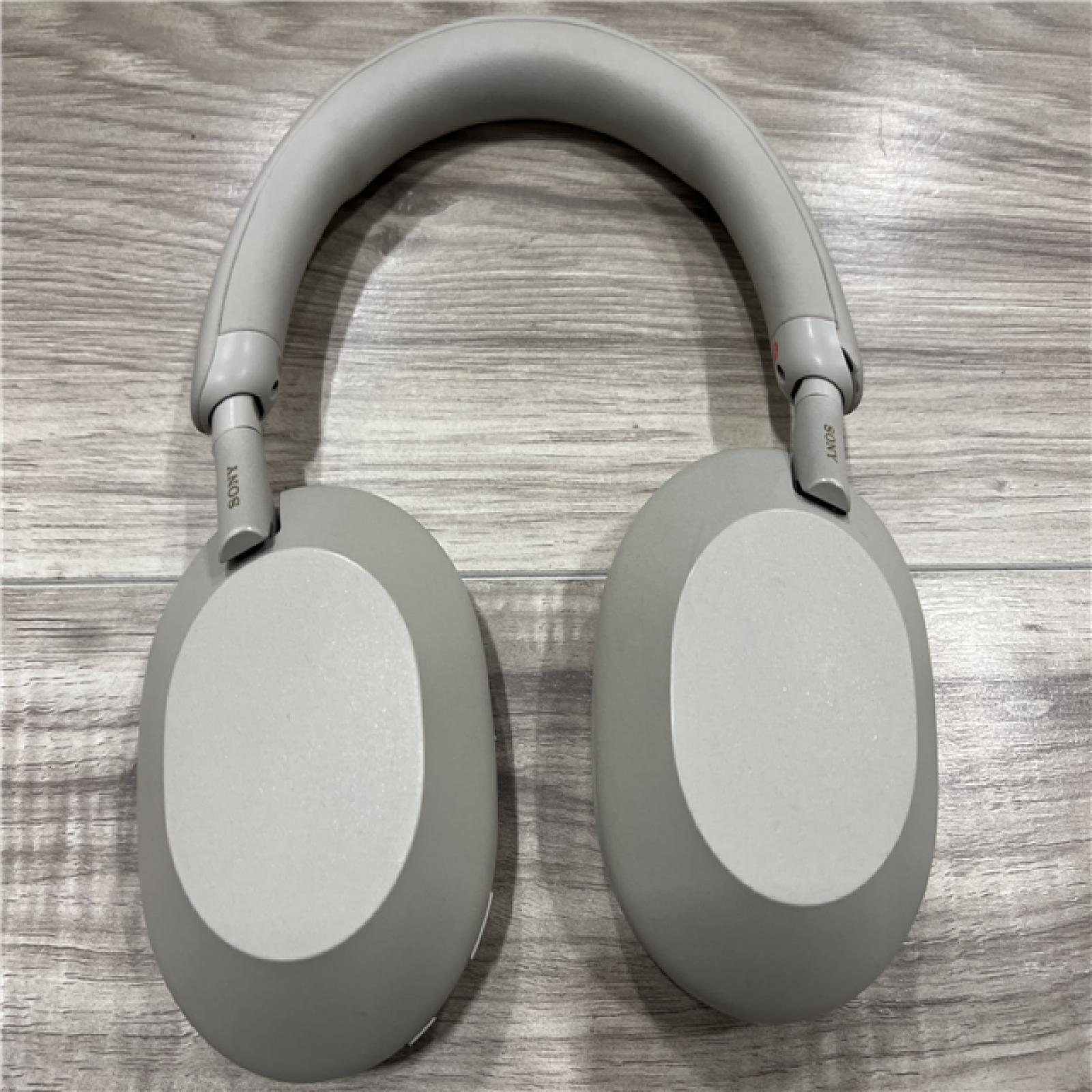 AS-IS Sony - WH-1000XM5 Wireless Noise Cancelling Over-the-Ear Headphones - Silver