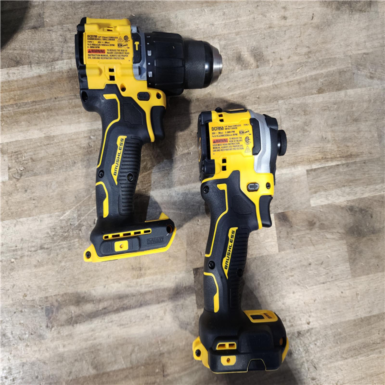 HOUSTON LOCATION - AS-IS DEWALT 2 TOOL COMBO KIT W/ (2) BATTERY & CHARGER
