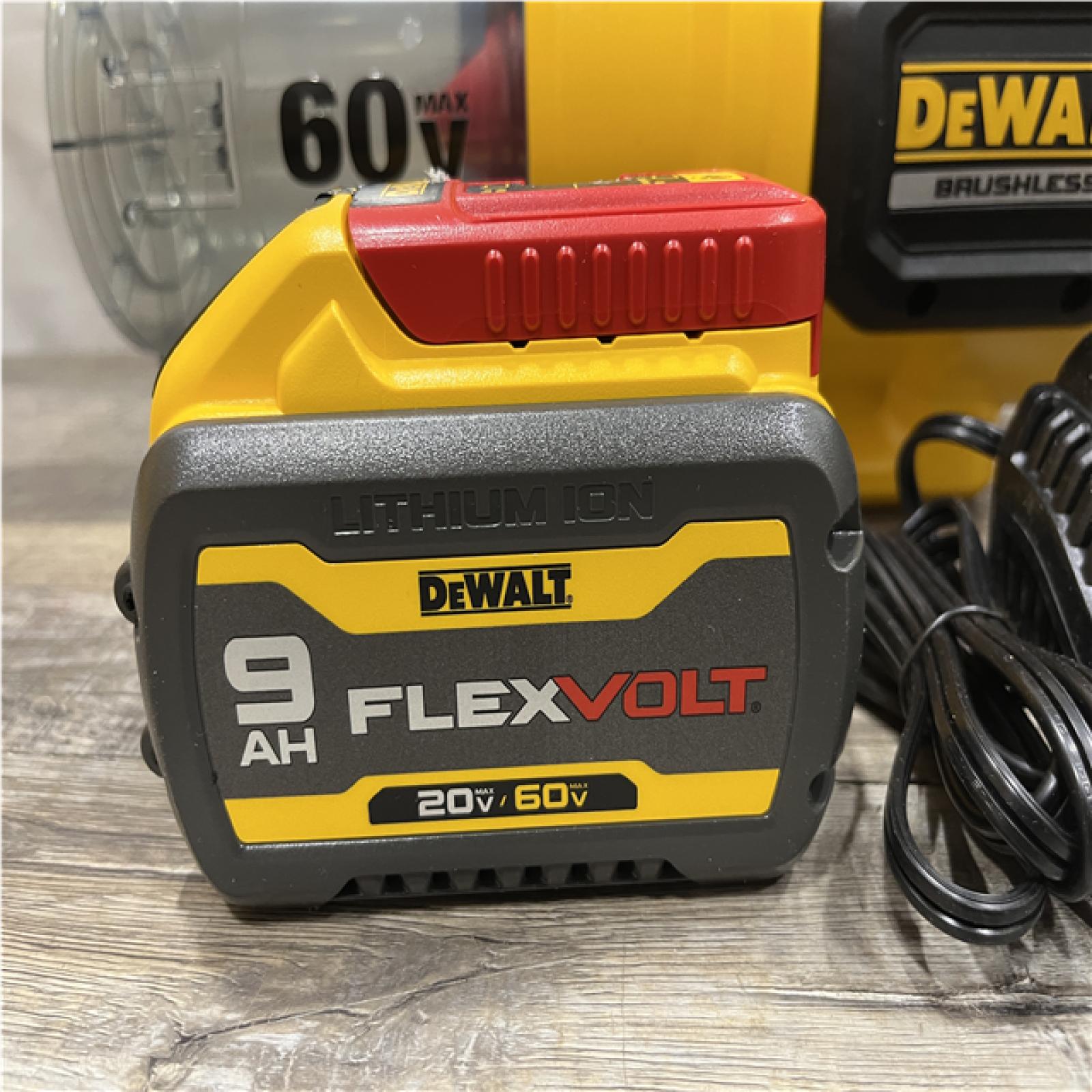 AS-IS DEWALT FLEXVOLT 60V MAX 125 MPH 600 CFM Brushless Cordless Battery Powered Blower Kit