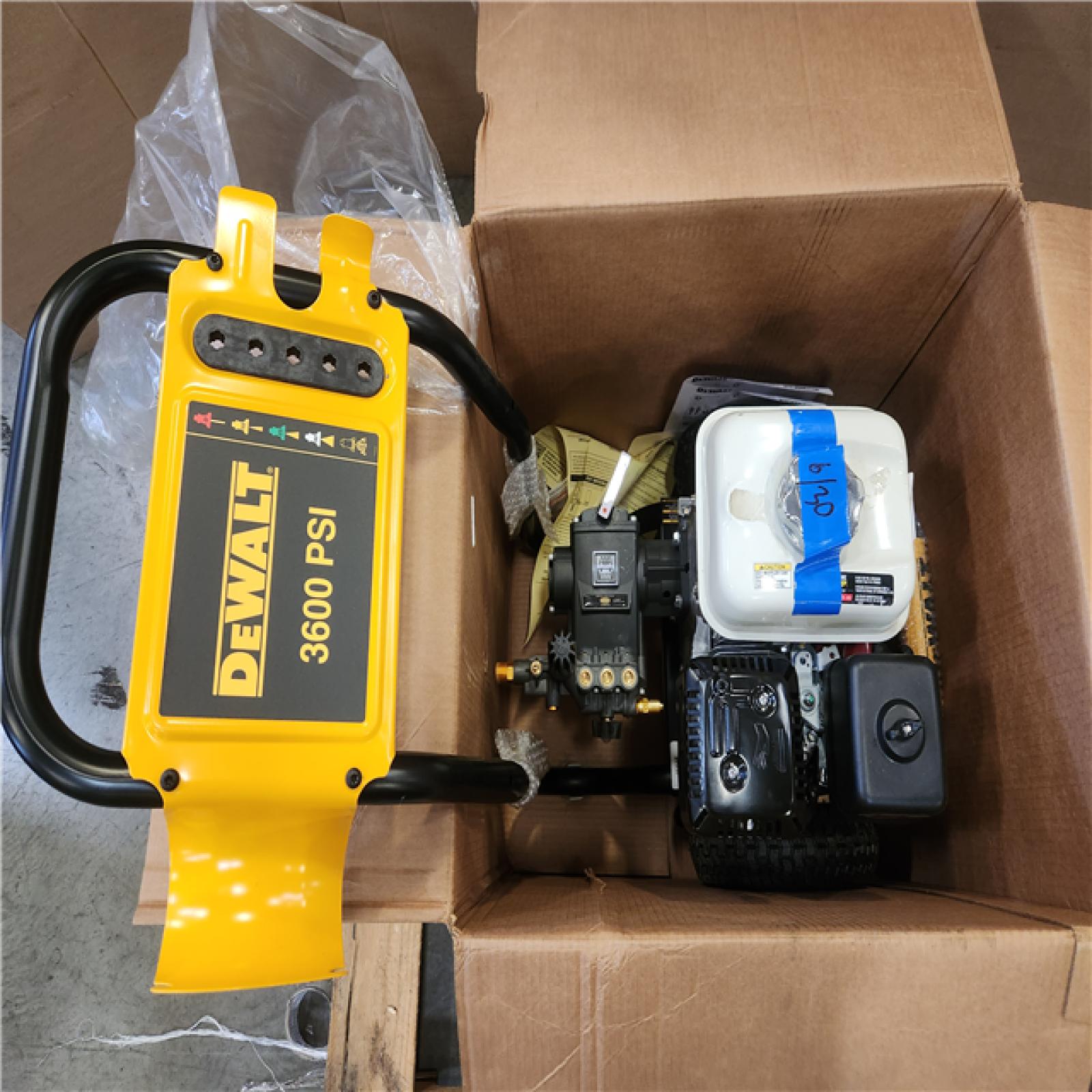 Phoenix NEW DEWALT 3600 PSI 2.5 GPM Cold Water Gas Professional Pressure Washer with HONDA GX200 Engine