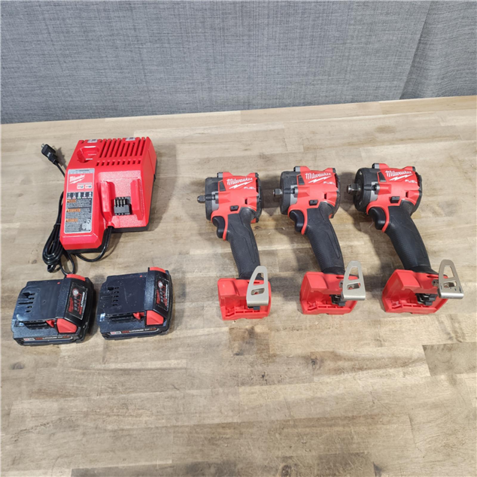 HOUSTON LOCATION - AS-IS MILWAUKEE 3 TOOL COMBO KIT W/ (2) BATTERY & CHARGER