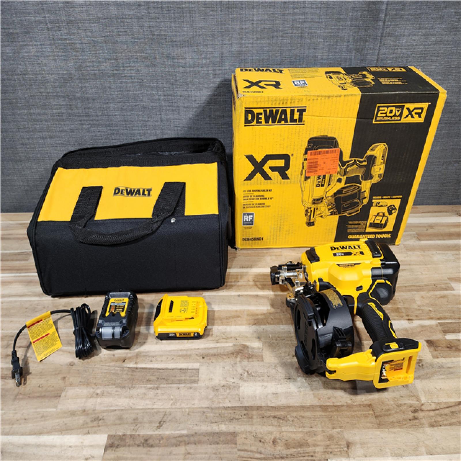 HOUSTON LOCATION - AS-IS DEWALT 20V MAX Lithium-Ion 15-Degree Electric Cordless Roofing Nailer Kit