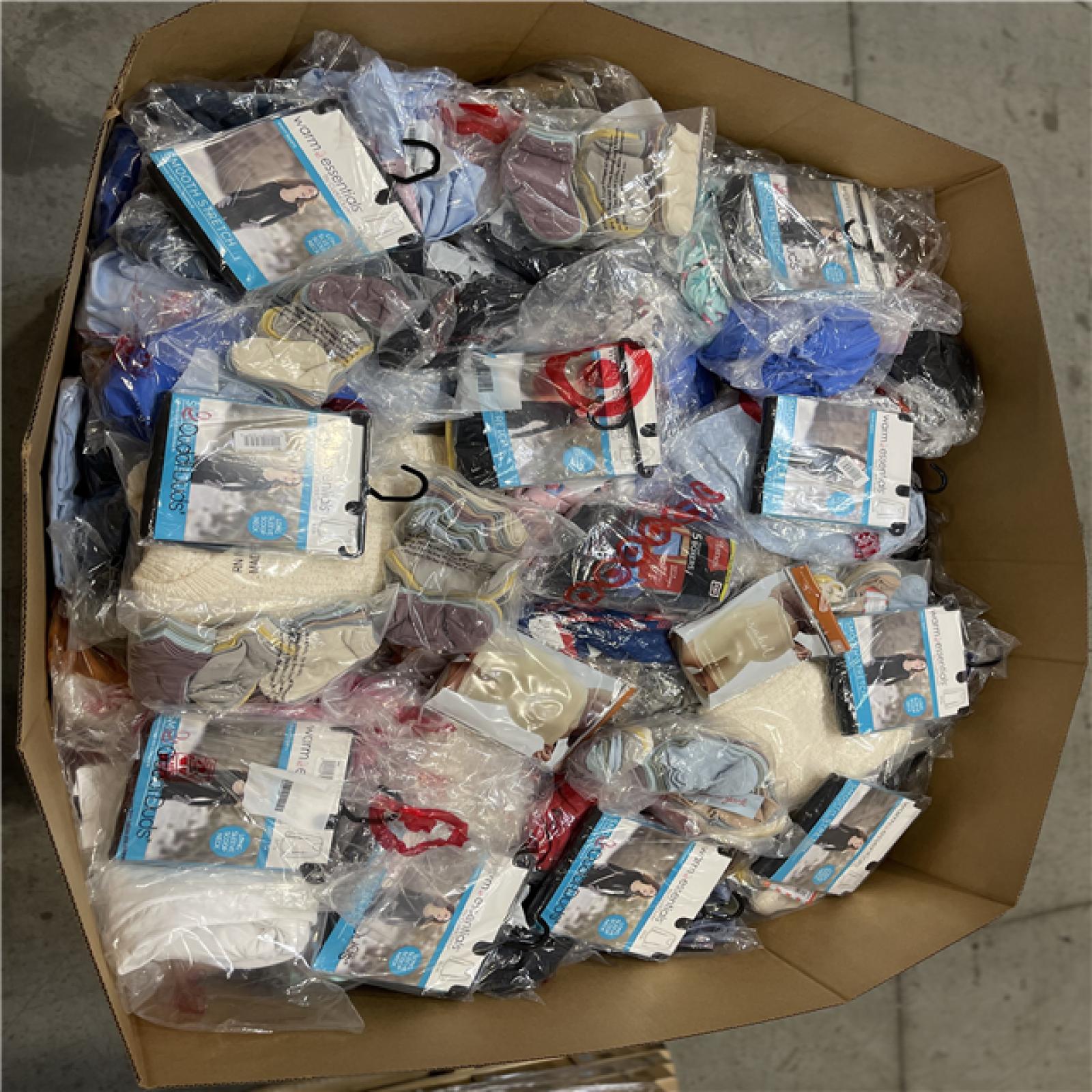 DALLAS LOCATION- NEW! BULLSEYE MIXED CLOTHING PALLET (750 Units)