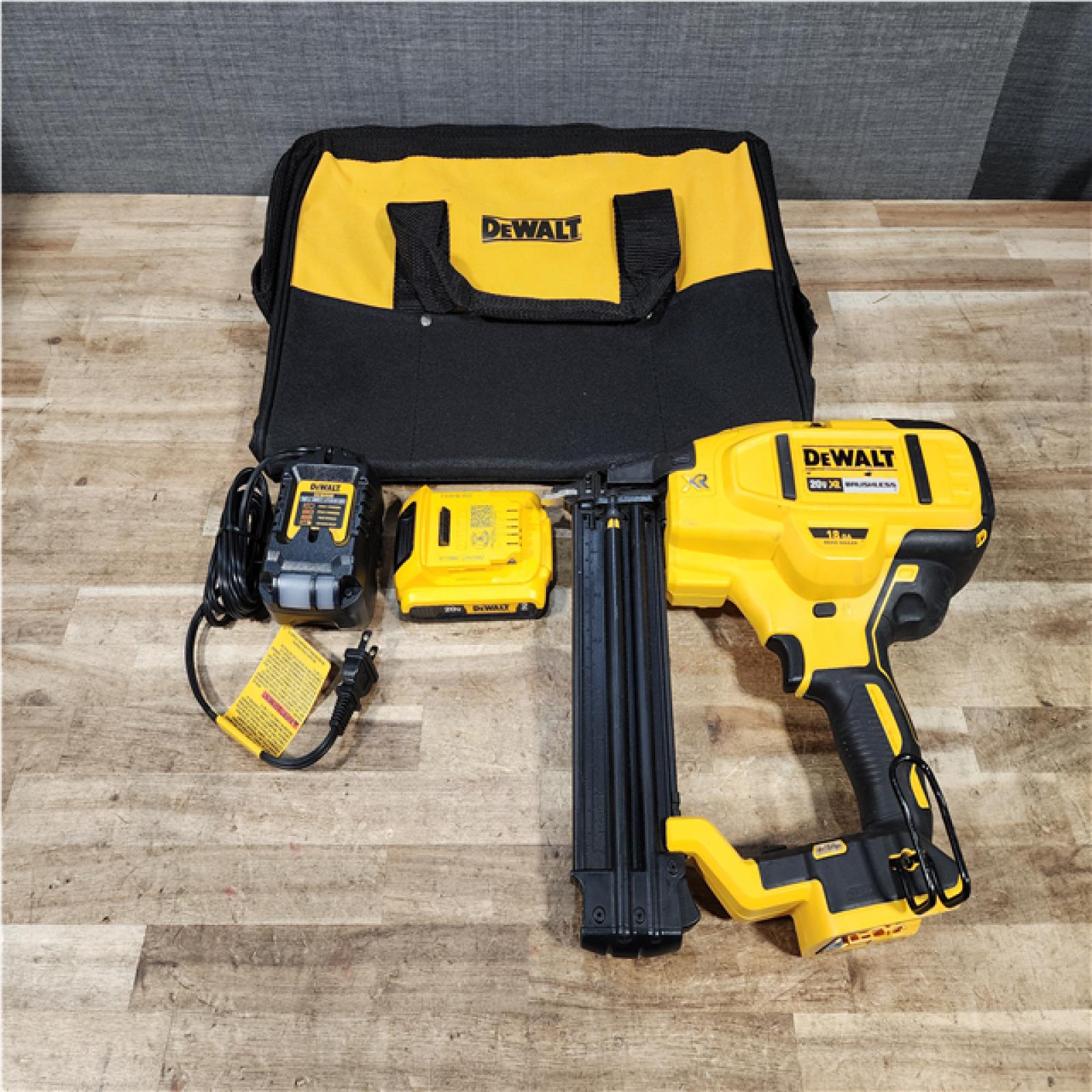 HOUSTON LOCATION - AS - IS DEWALT 20V MAX XR 18 Gauge Brad Nailer Kit