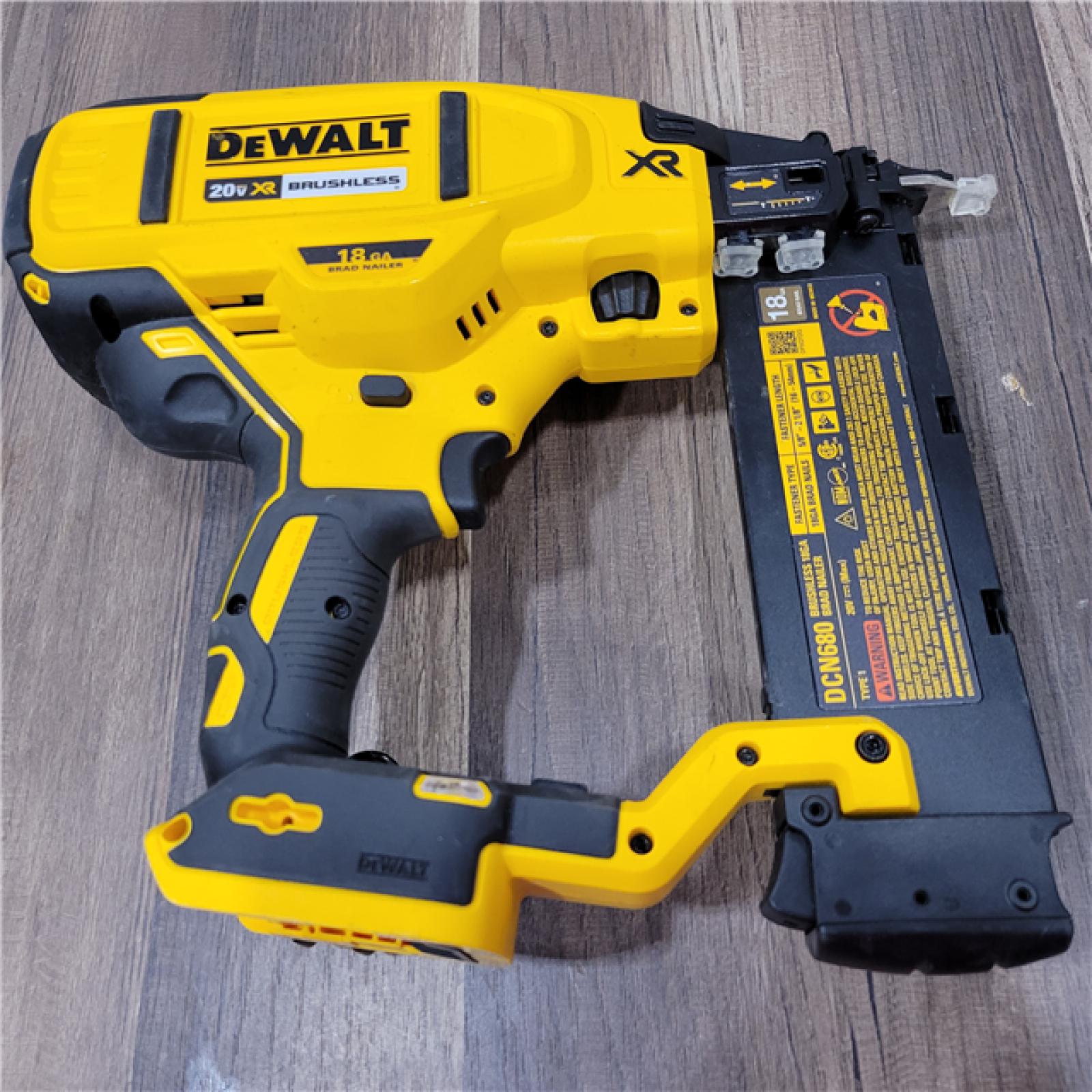 AS-IS DEWALT 20V MAX XR 18 Gauge Brad Nailer Kit
