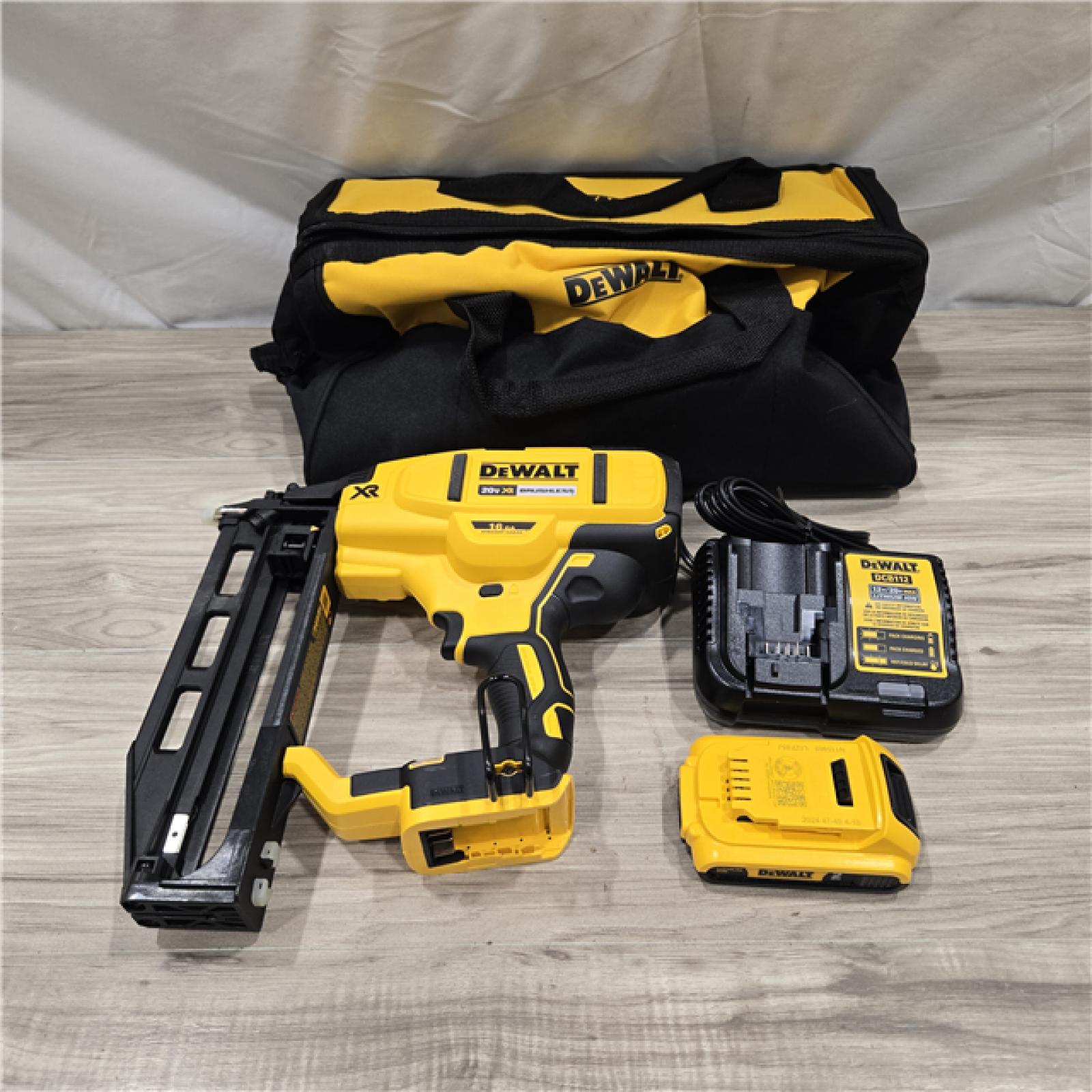 AS-IS Dewalt 20-Volt MAX XR Lithium-Ion 16-Gauge Cordless Finish Nailer Kit