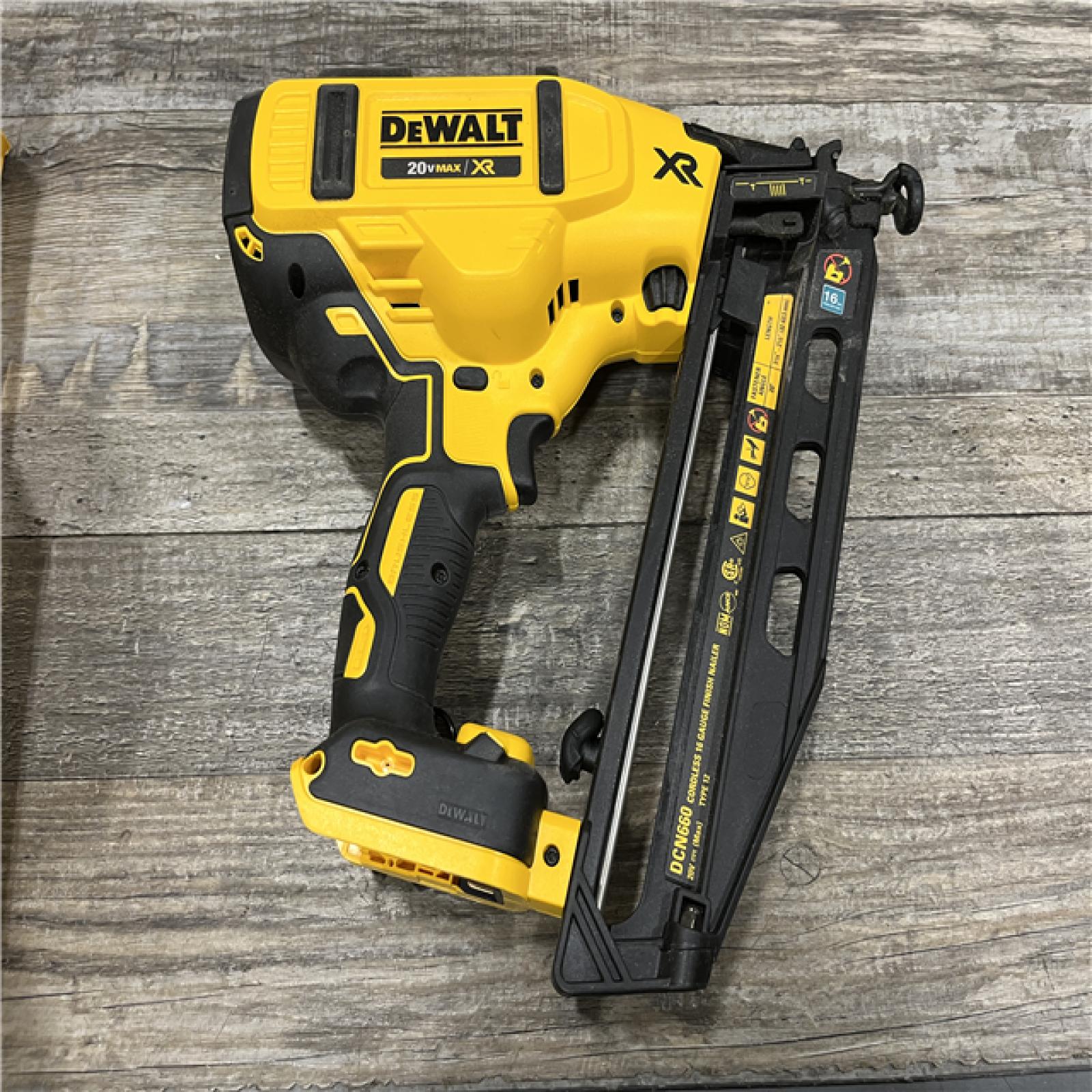 AS-IS DEWALT 20V MAX XR 16-Gauge Electric Cordless Angled Finishing Nailer Kit