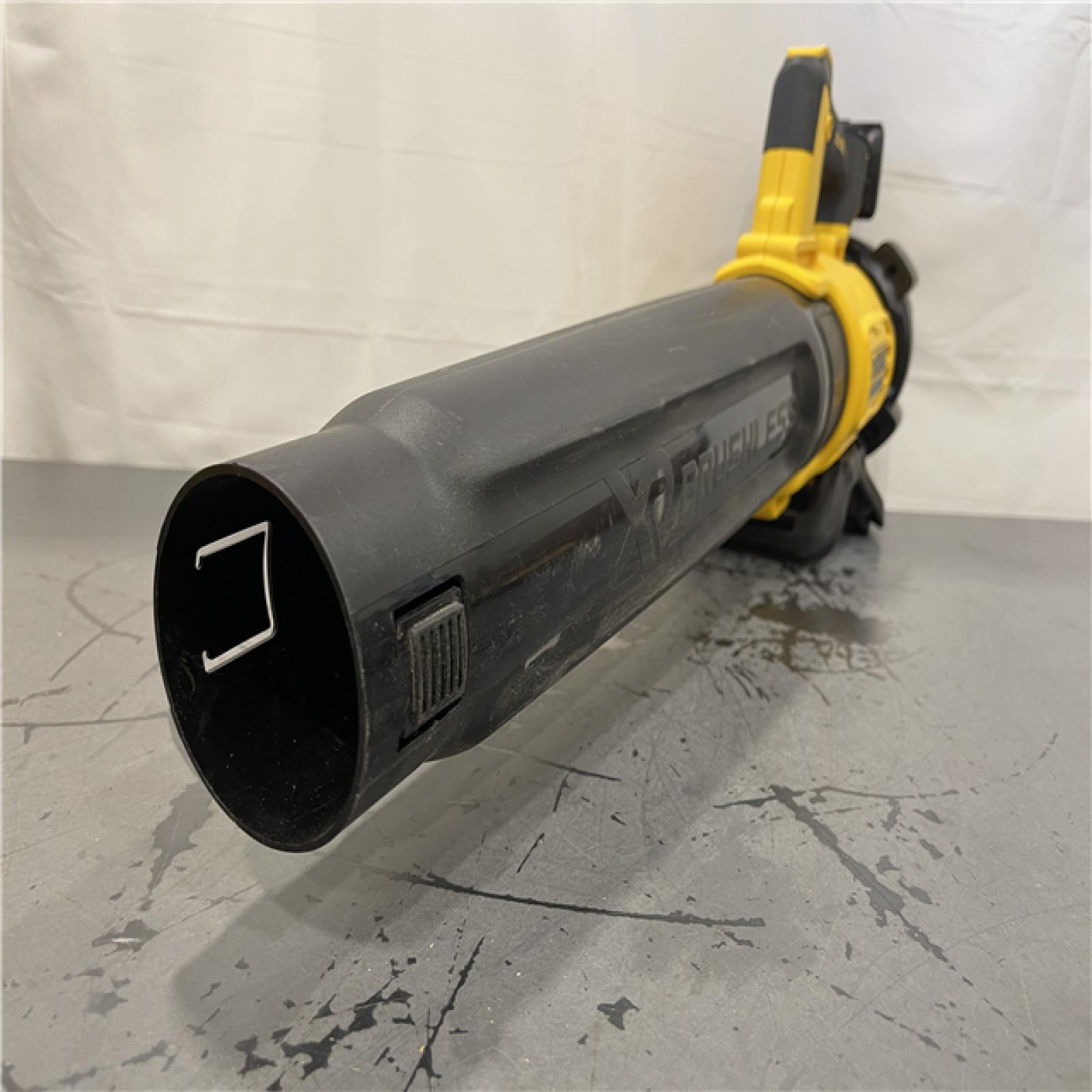 AS-IS - DeWalt 20V MAX 125 MPH 450 CFM Brushless Cordless Battery Powered Blower Kit