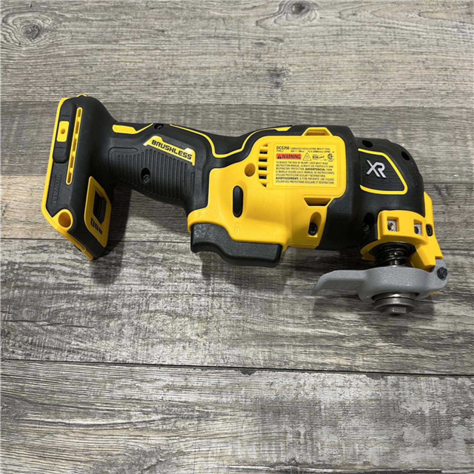 AS-IS DEWALT 20V MAX XR Cordless Brushless 3-Speed Oscillating Multi Tool Kit