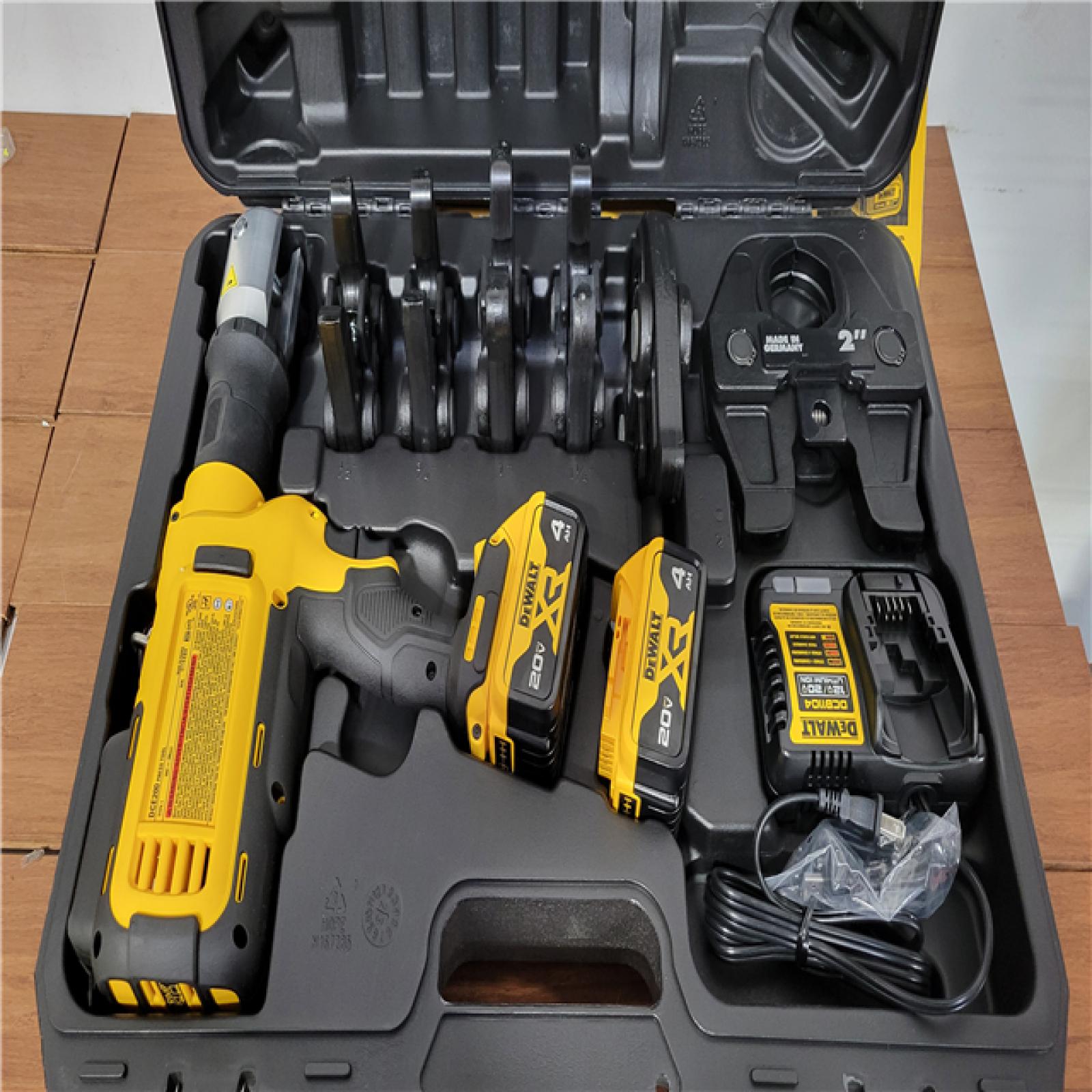 California AS-IS DeWalt Pipe Pressing Tool Kit  Includes (2) Batteries  Charger & Hard Case