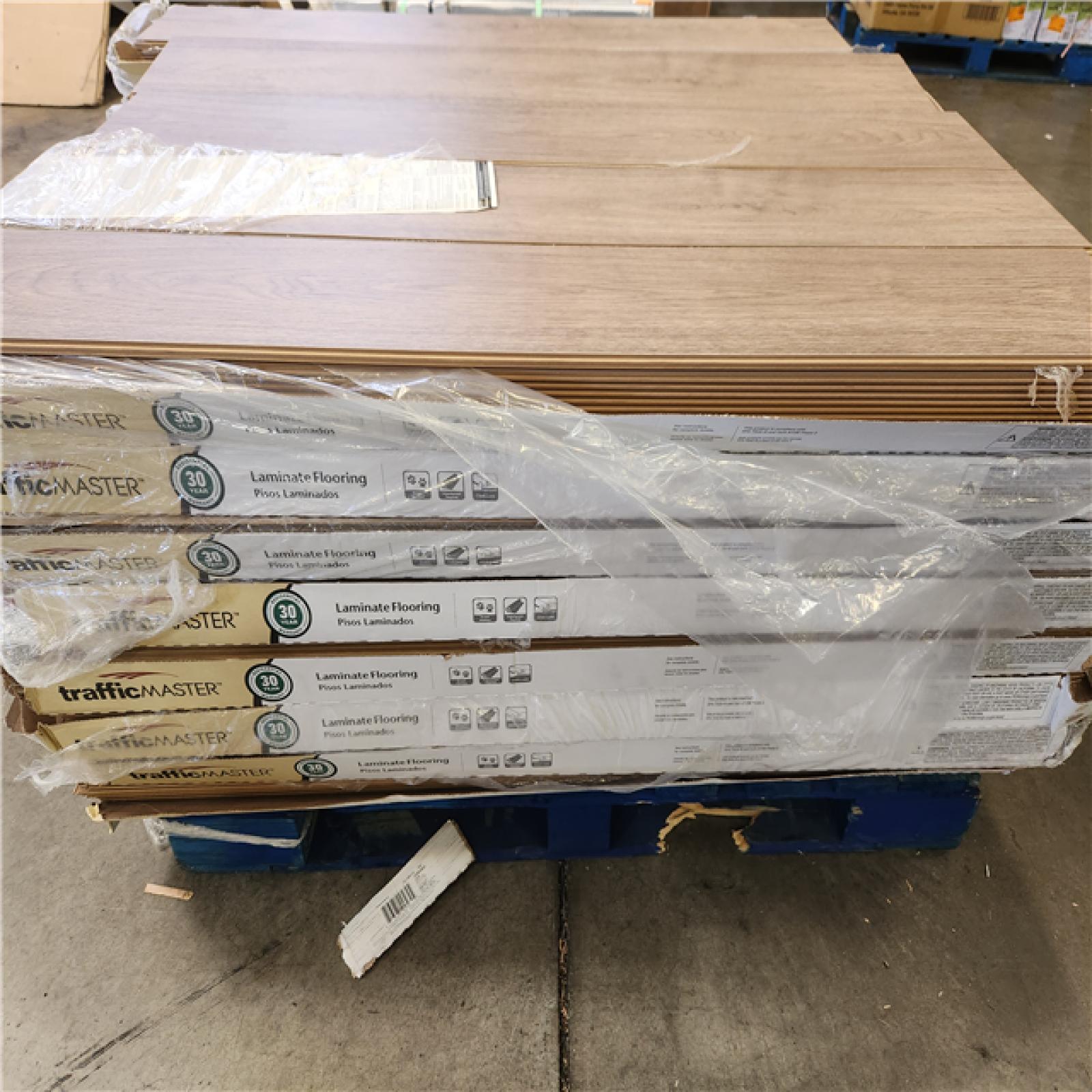 Phoenix TrafficMaster Sweetwater Oak 7 mm x 7.6 in. W Laminate Wood Flooring (1 072 sq. ft. /40 Case)